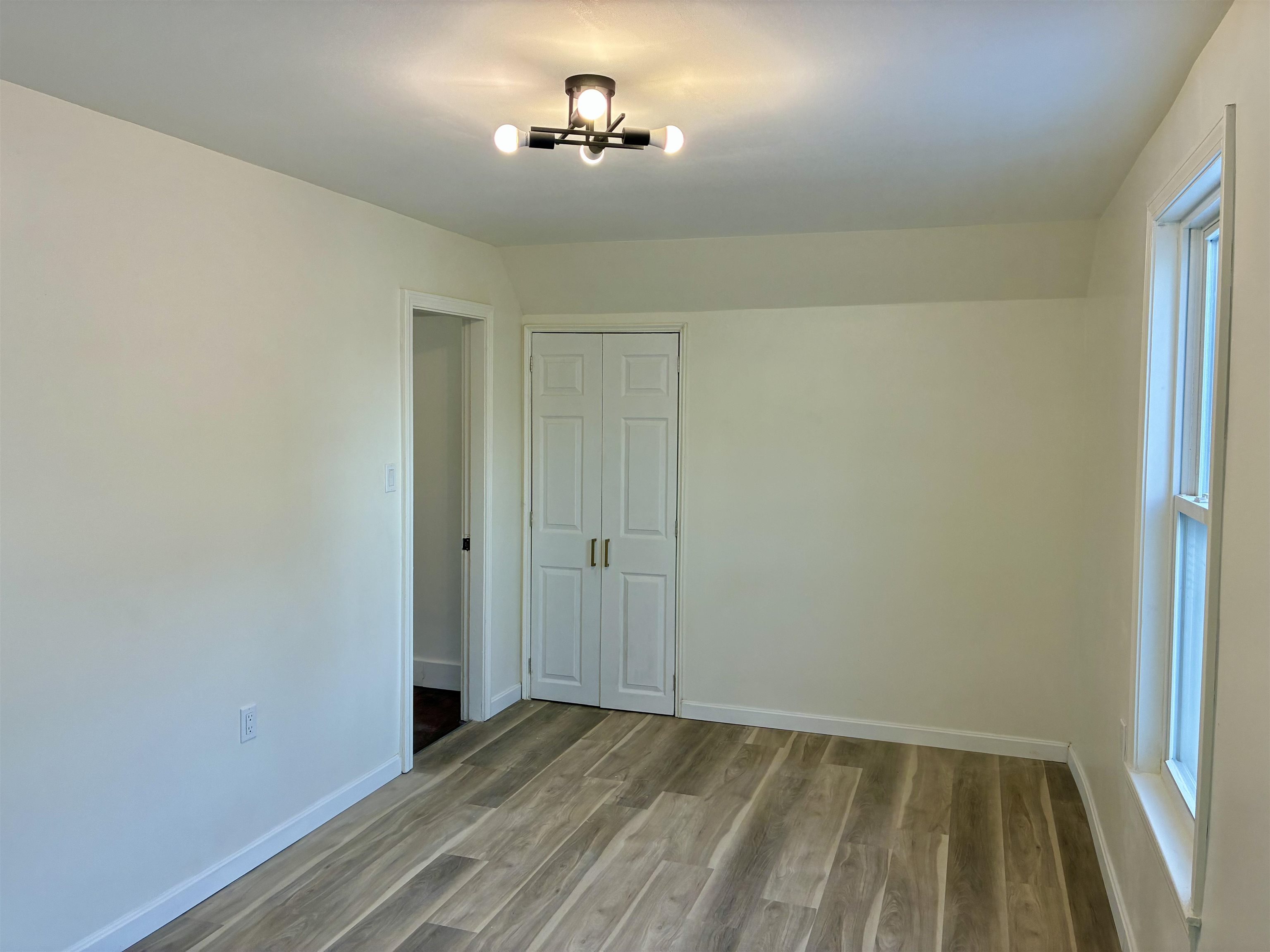 346 Lake Ave, Manchester, NH 03103