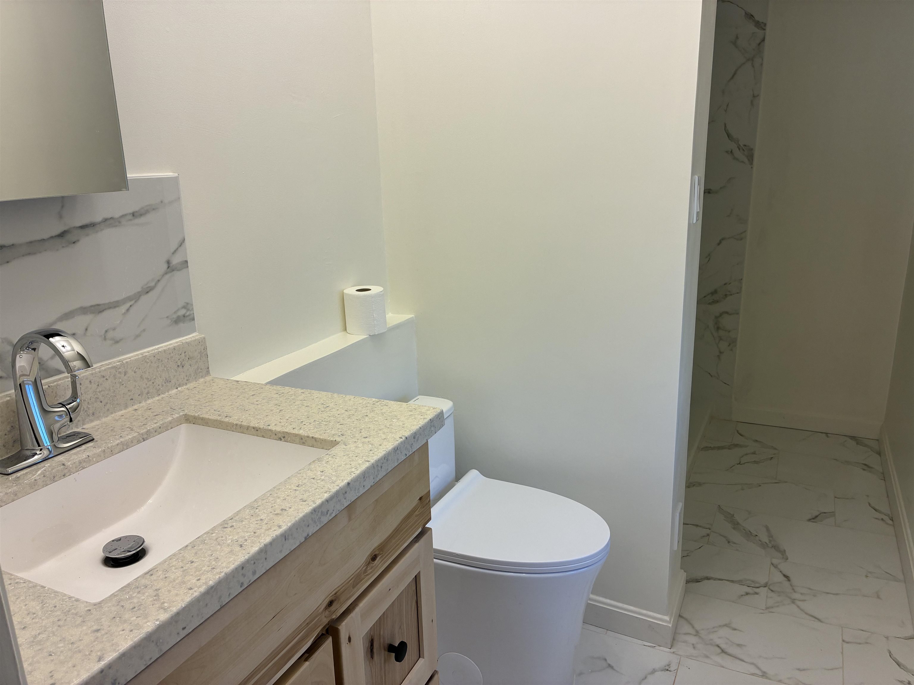 346 Lake Ave, Manchester, NH 03103