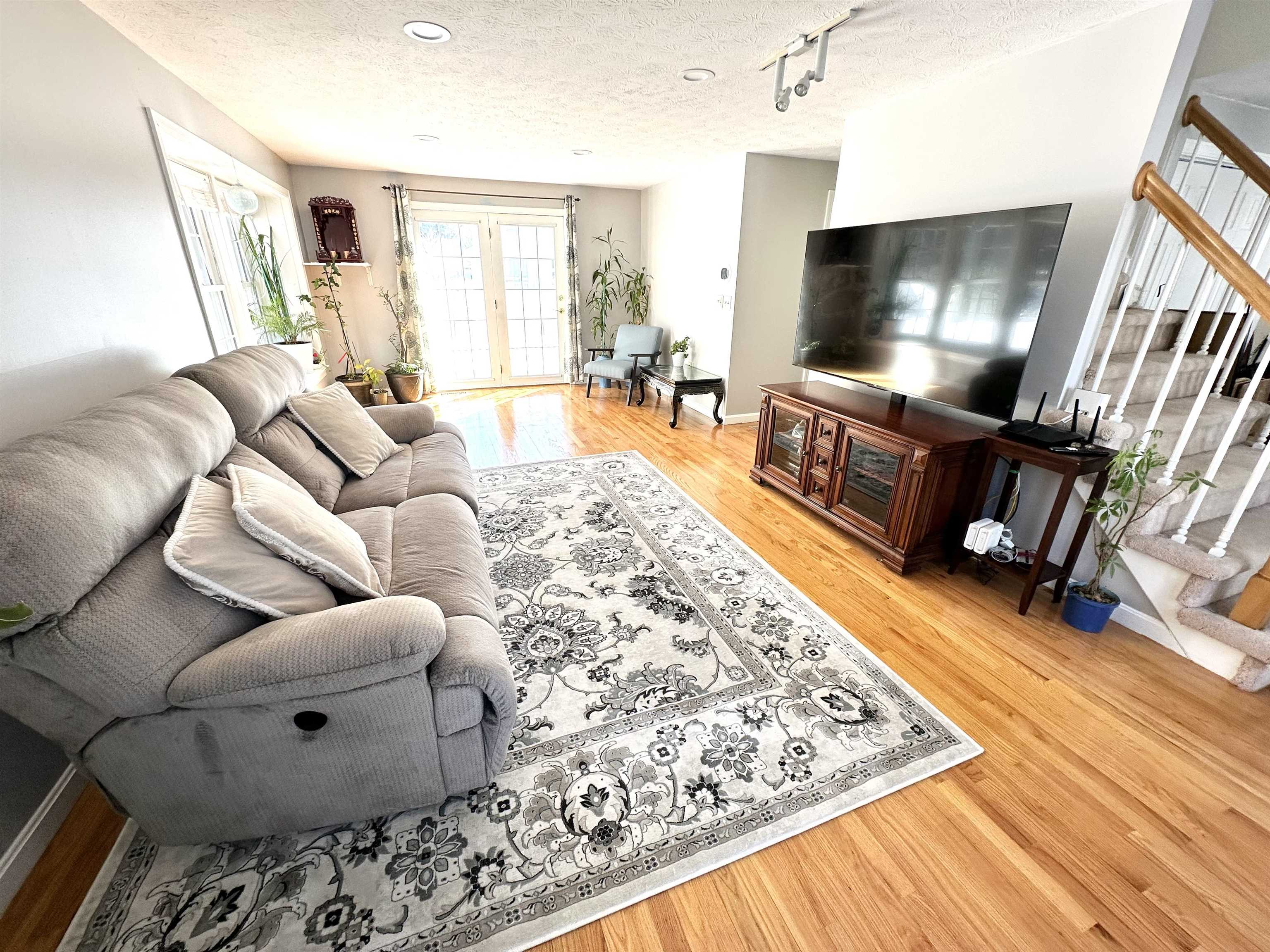 141 Ridge Rd, Nashua, NH 03062