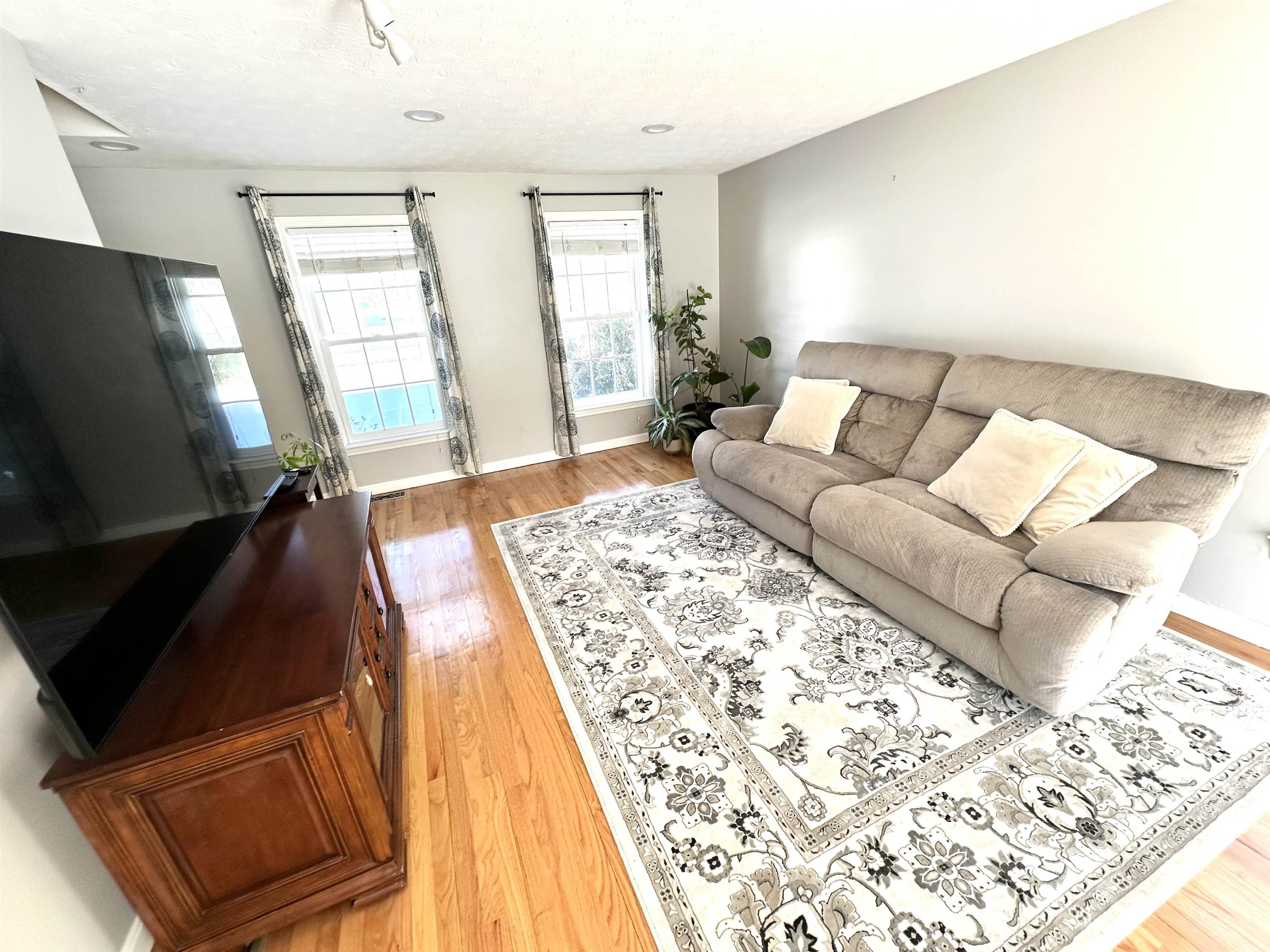 141 Ridge Rd, Nashua, NH 03062