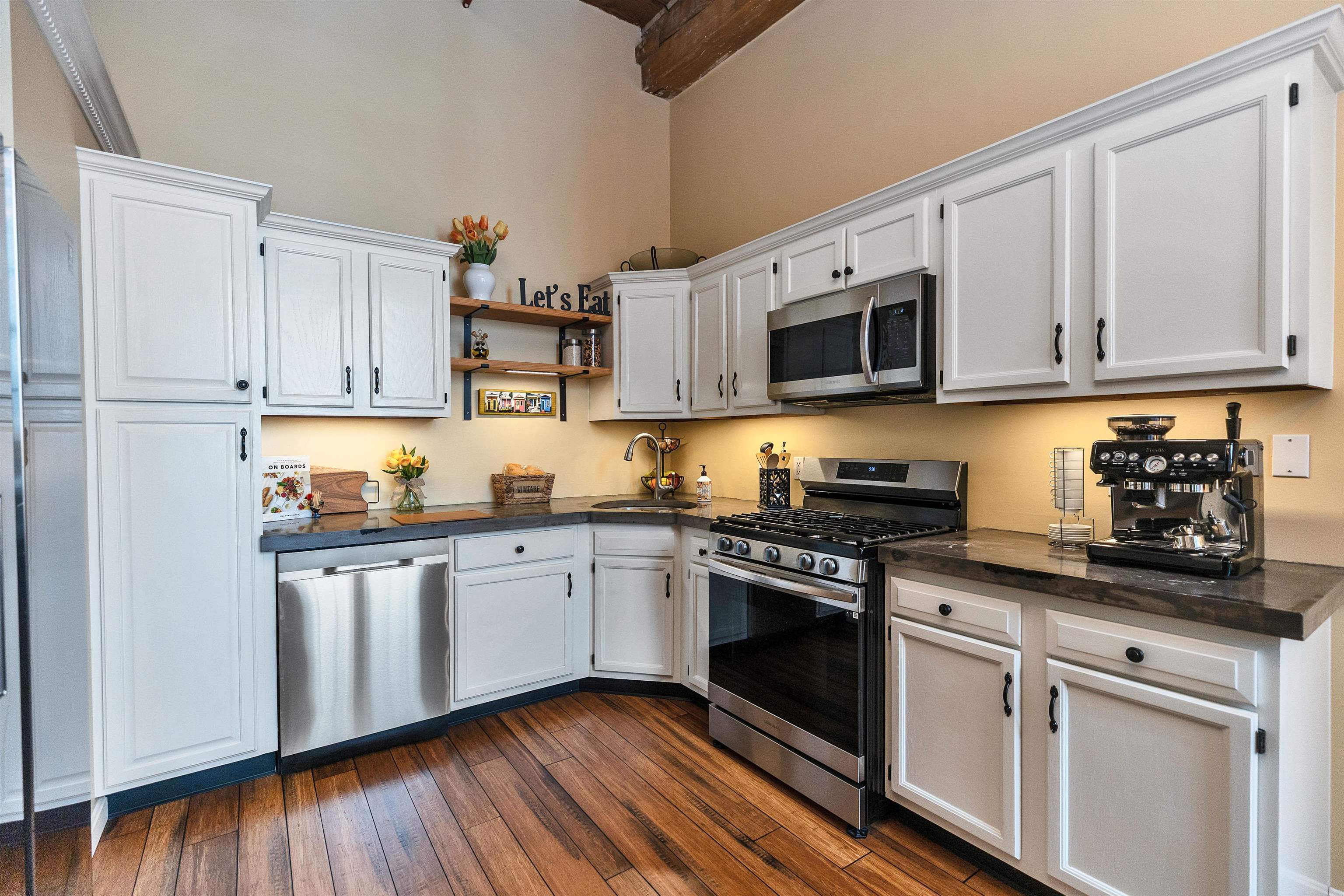 Homes for sale in Manchester, NH | 470 Silver St #413, Manchester, NH 03103 | MLS# 5078732