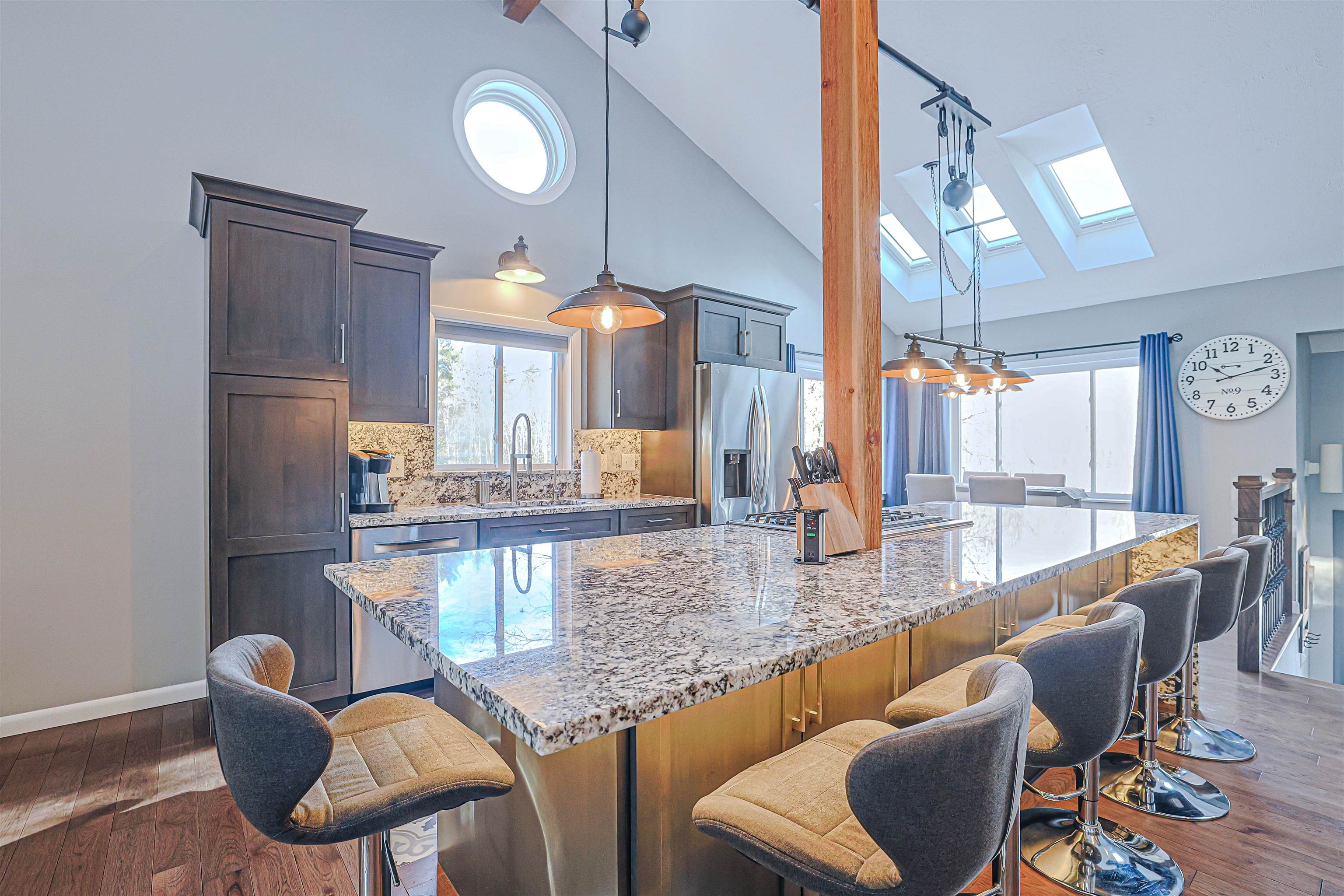 4 Meadowview Ln, Merrimack, NH 03054