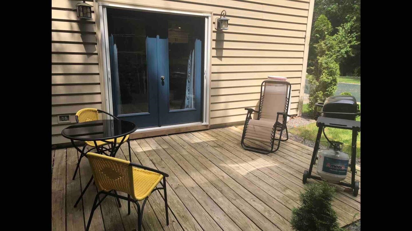 4 Meadowview Ln, Merrimack, NH 03054