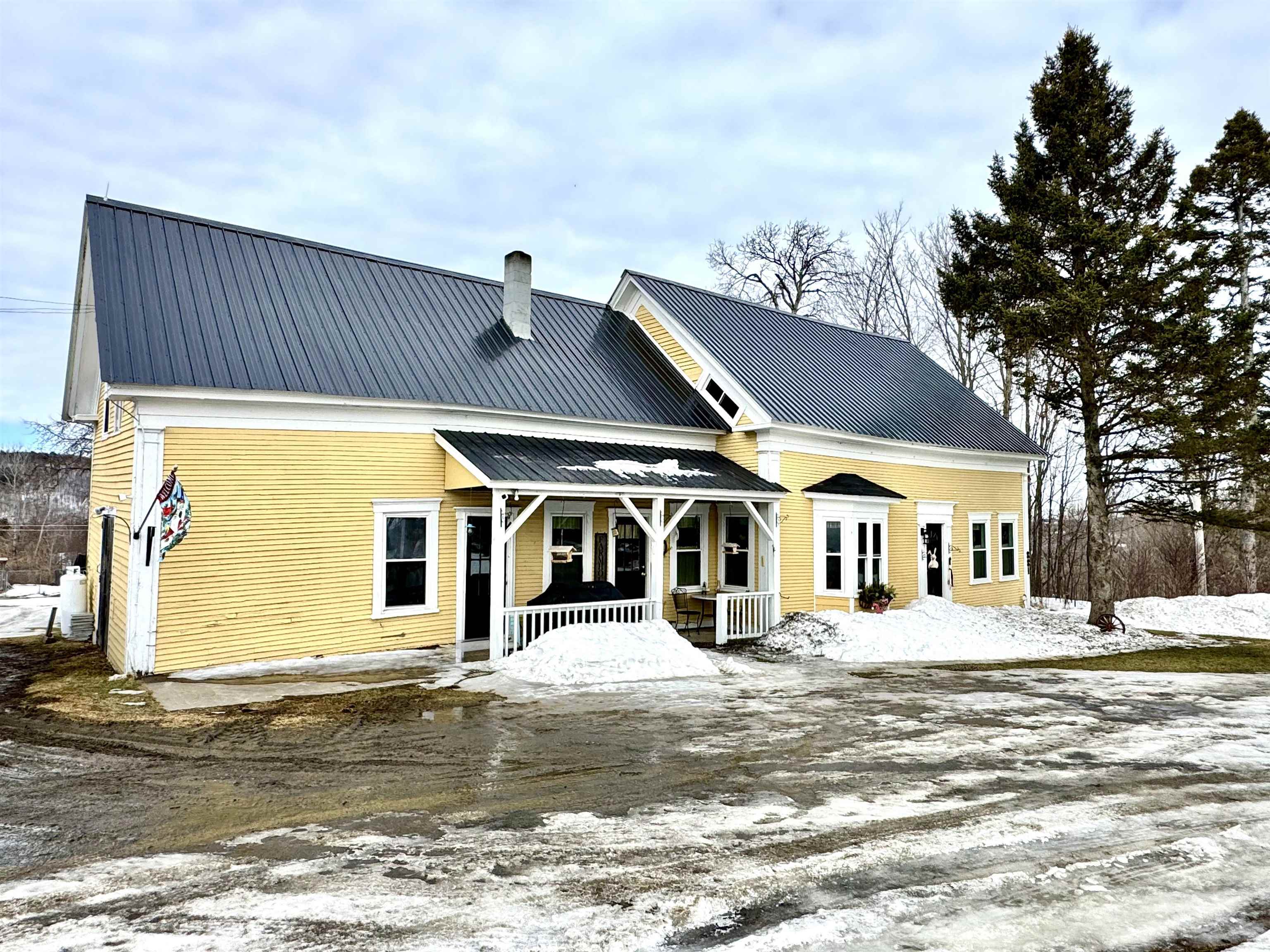 881 South Hill Rd, Stewartstown, NH 03576