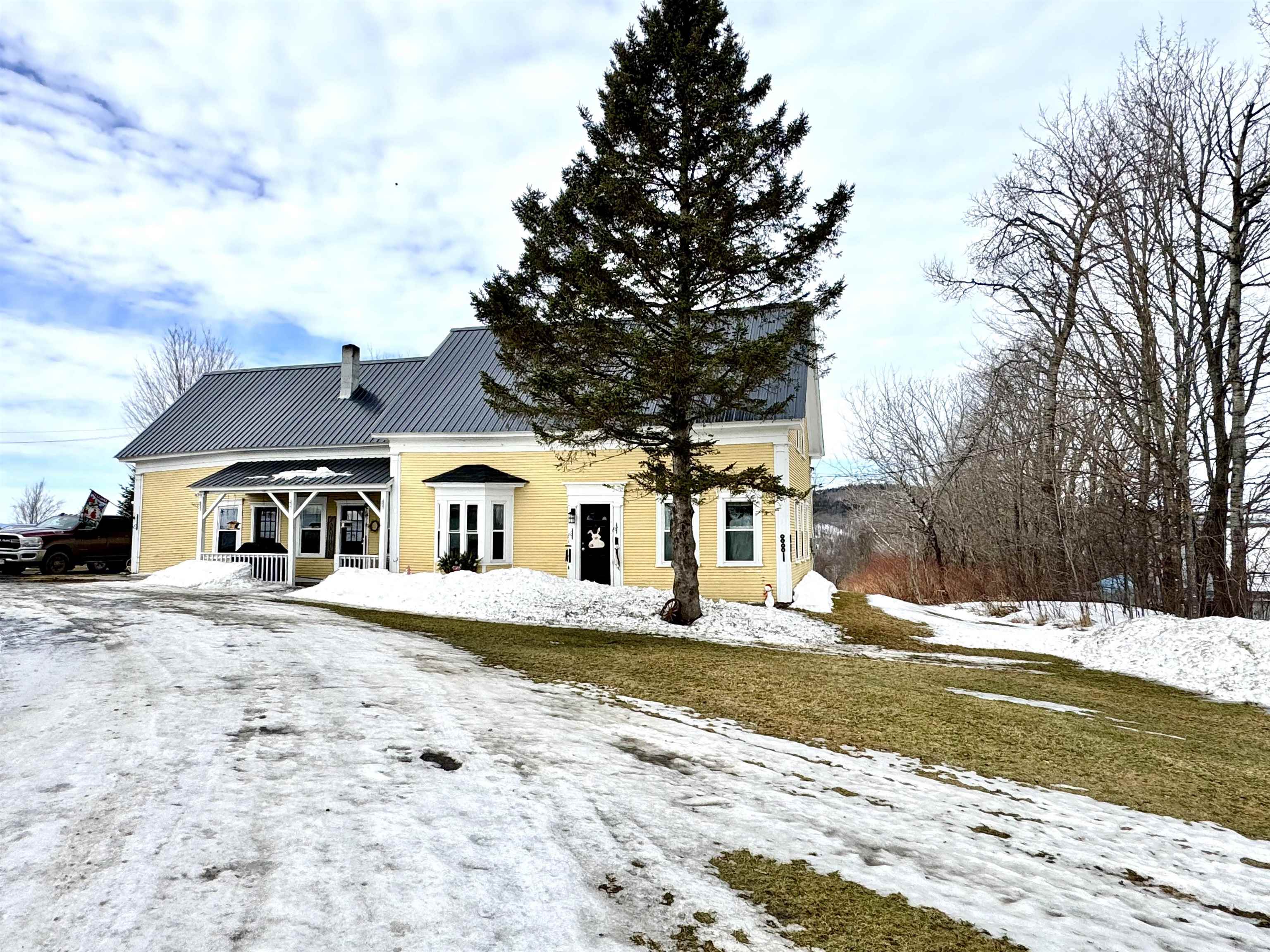 881 South Hill Rd, Stewartstown, NH 03576