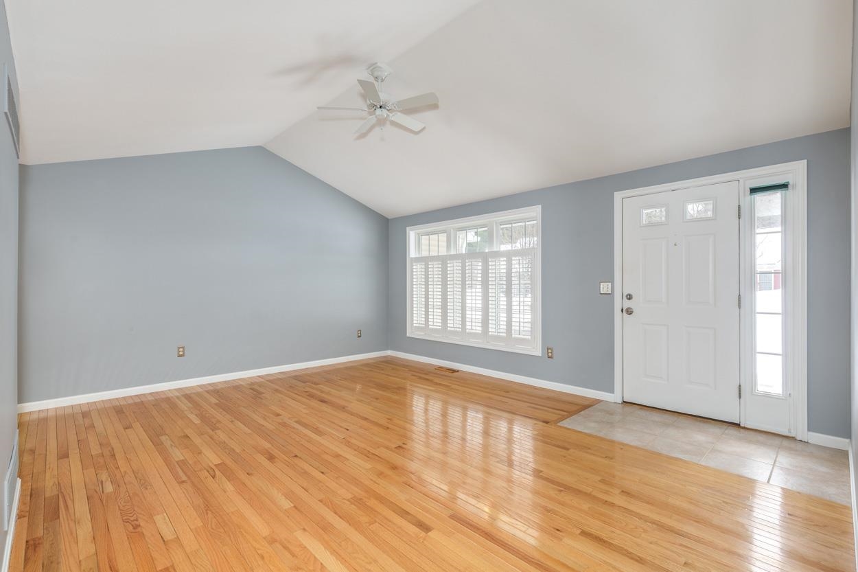 9 Westchester Ct, Hudson, NH 03051