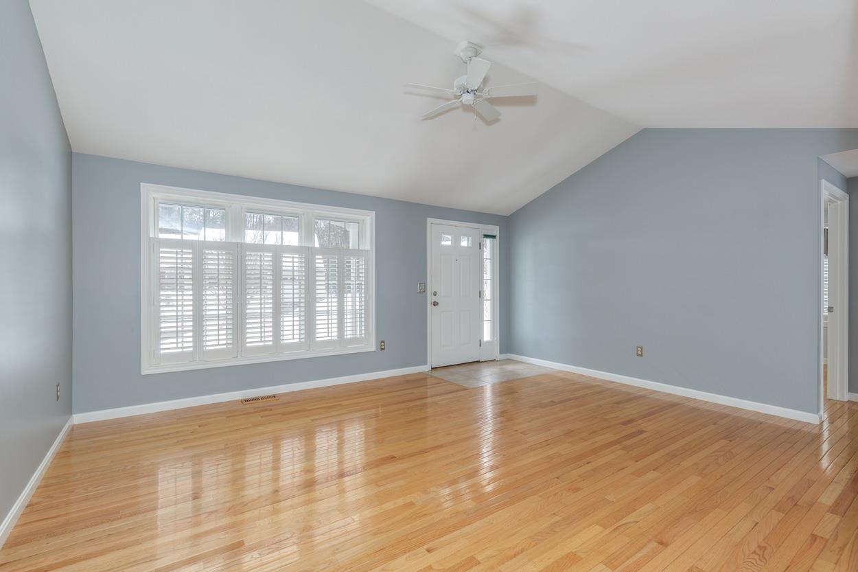 9 Westchester Ct, Hudson, NH 03051