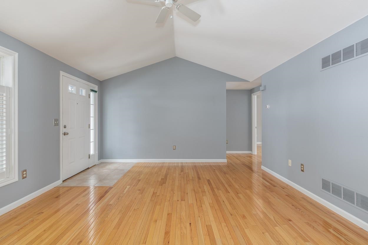 9 Westchester Ct, Hudson, NH 03051