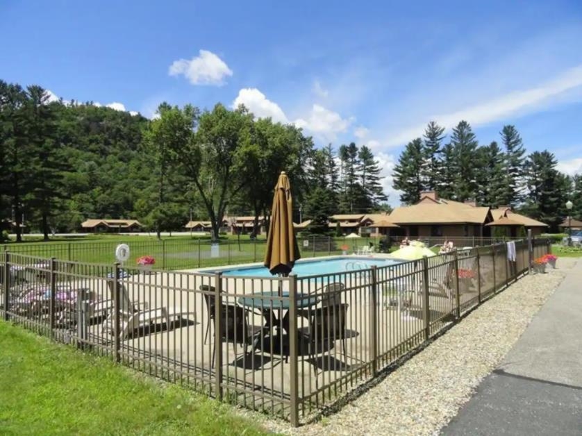 1646 Daniel Webster Hw #42, Woodstock, NH 03293