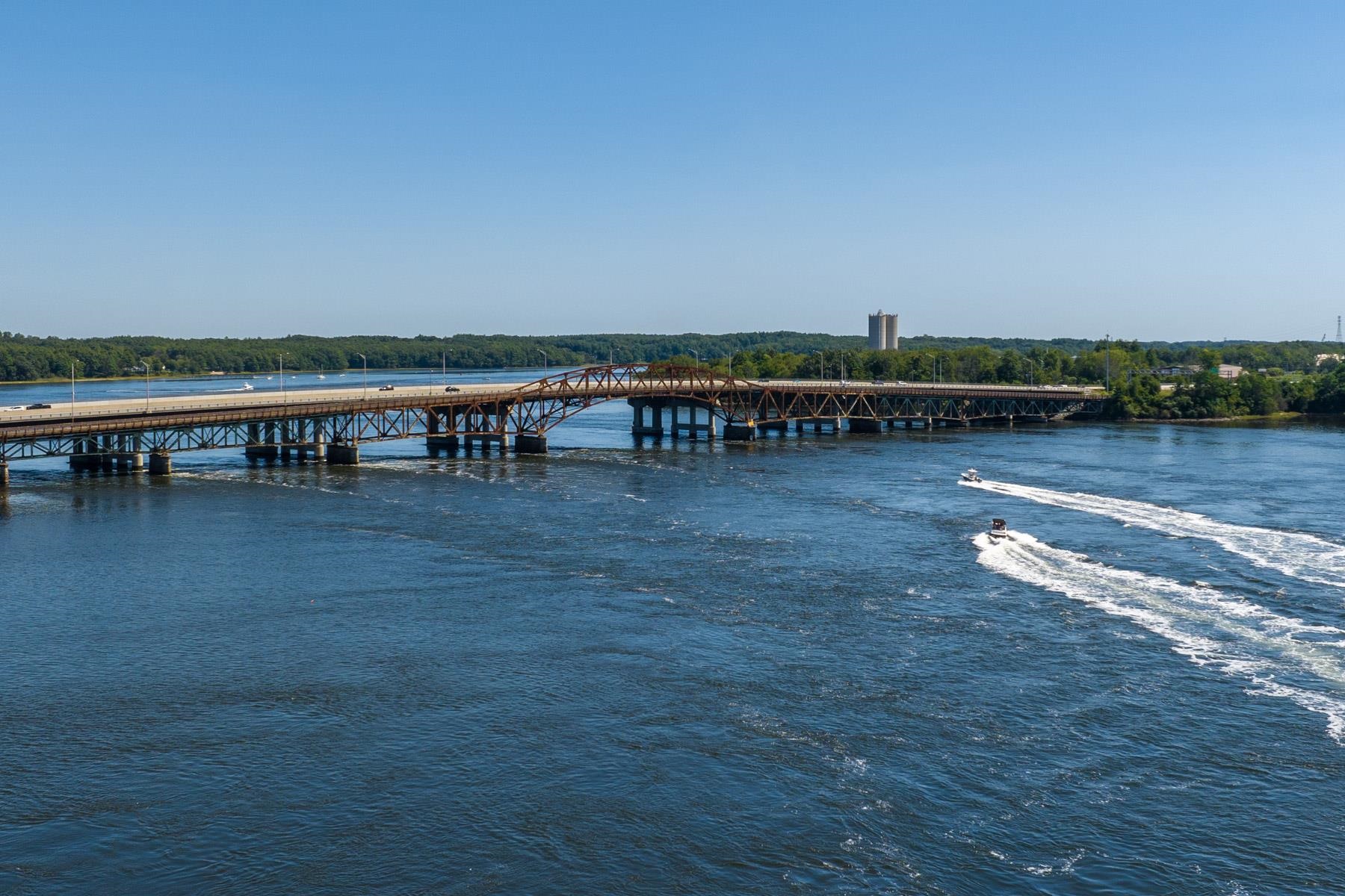 24 Little Bay Dr, Dover, NH 03820