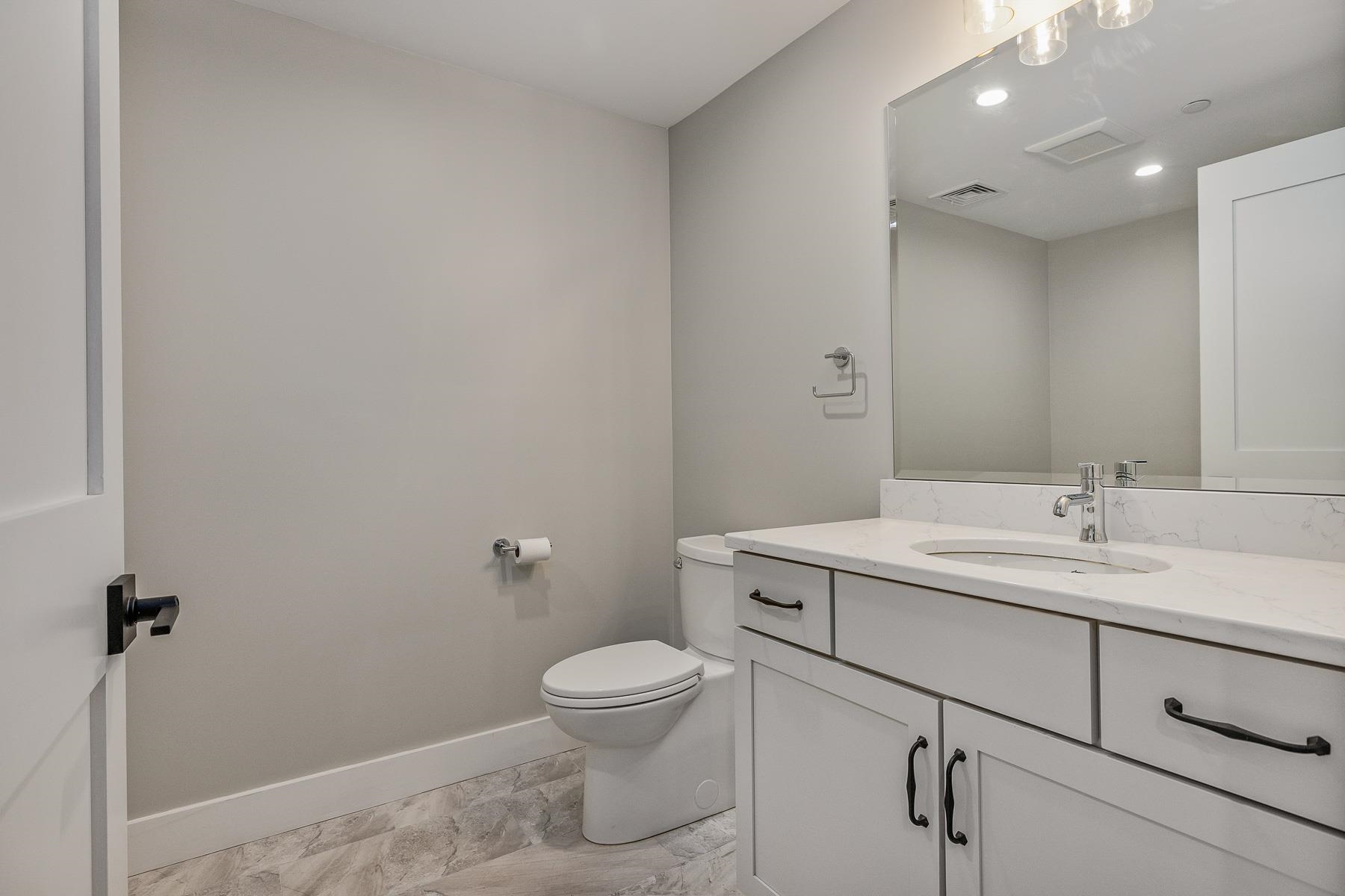 24 Little Bay Dr, Dover, NH 03820