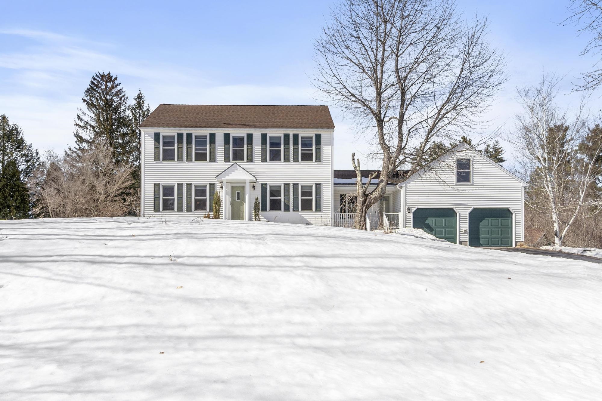 8 Rock N Pines Rd, Fremont, NH 03044