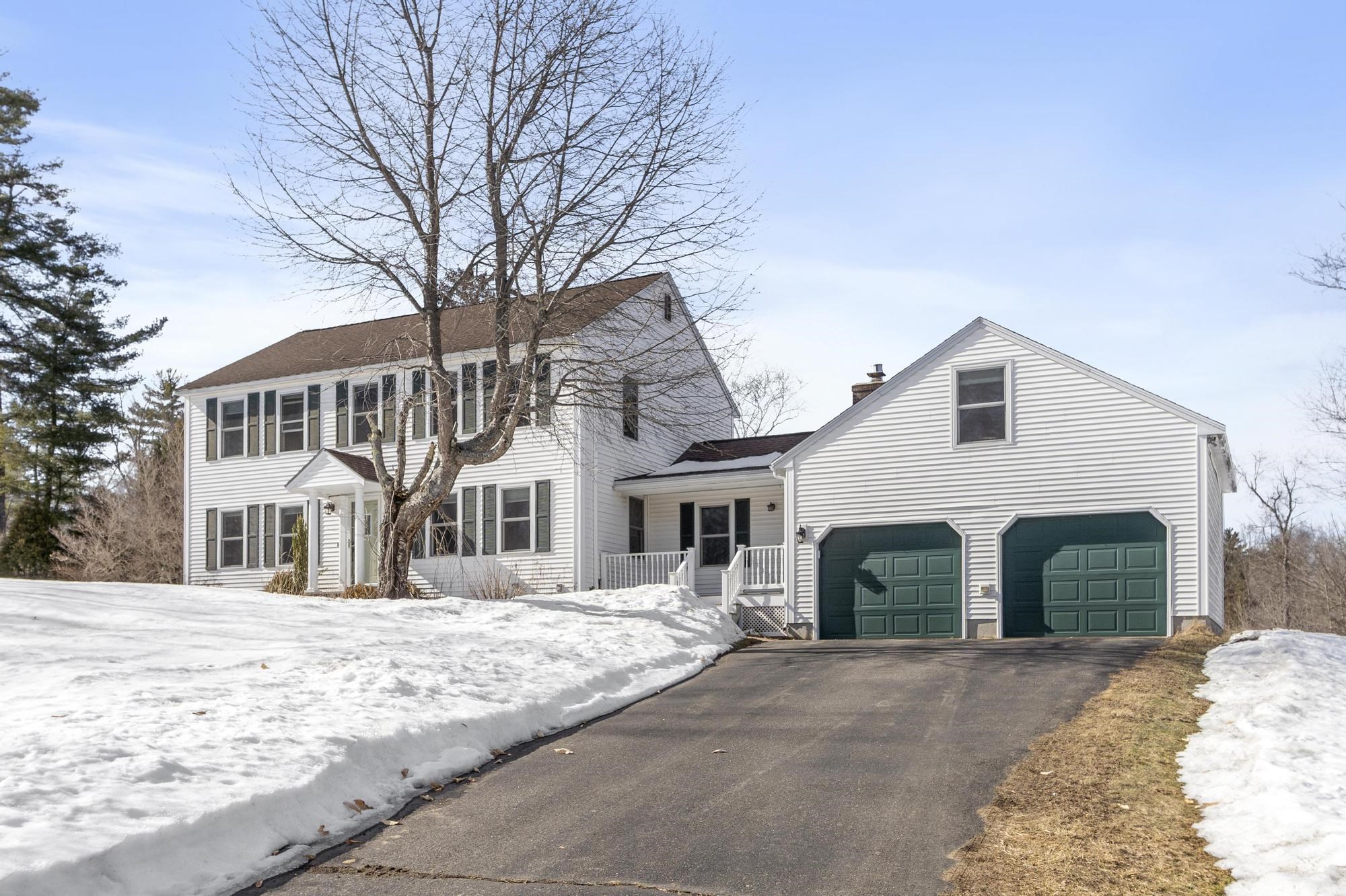 8 Rock N Pines Rd, Fremont, NH 03044