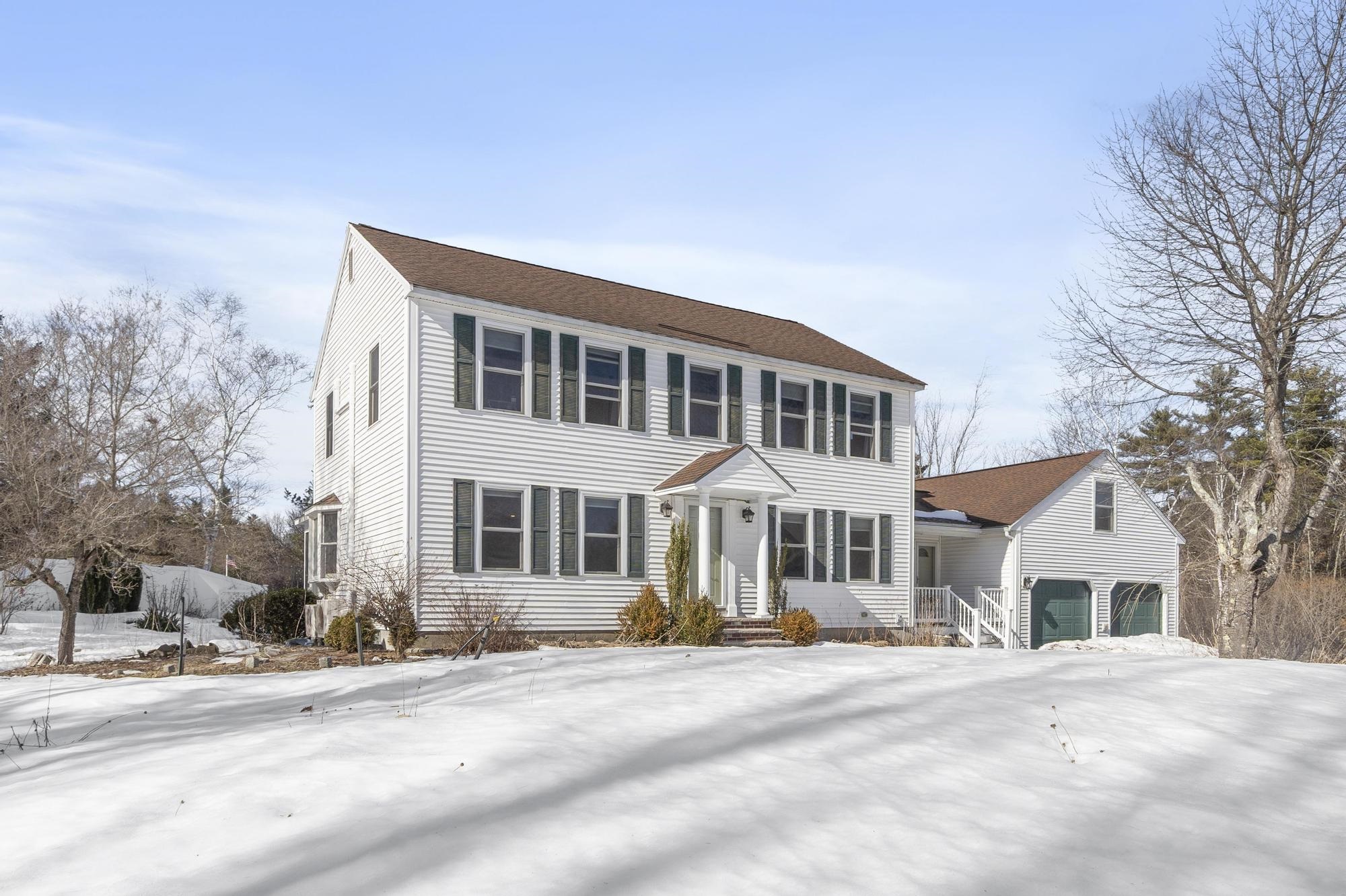 8 Rock N Pines Rd, Fremont, NH 03044