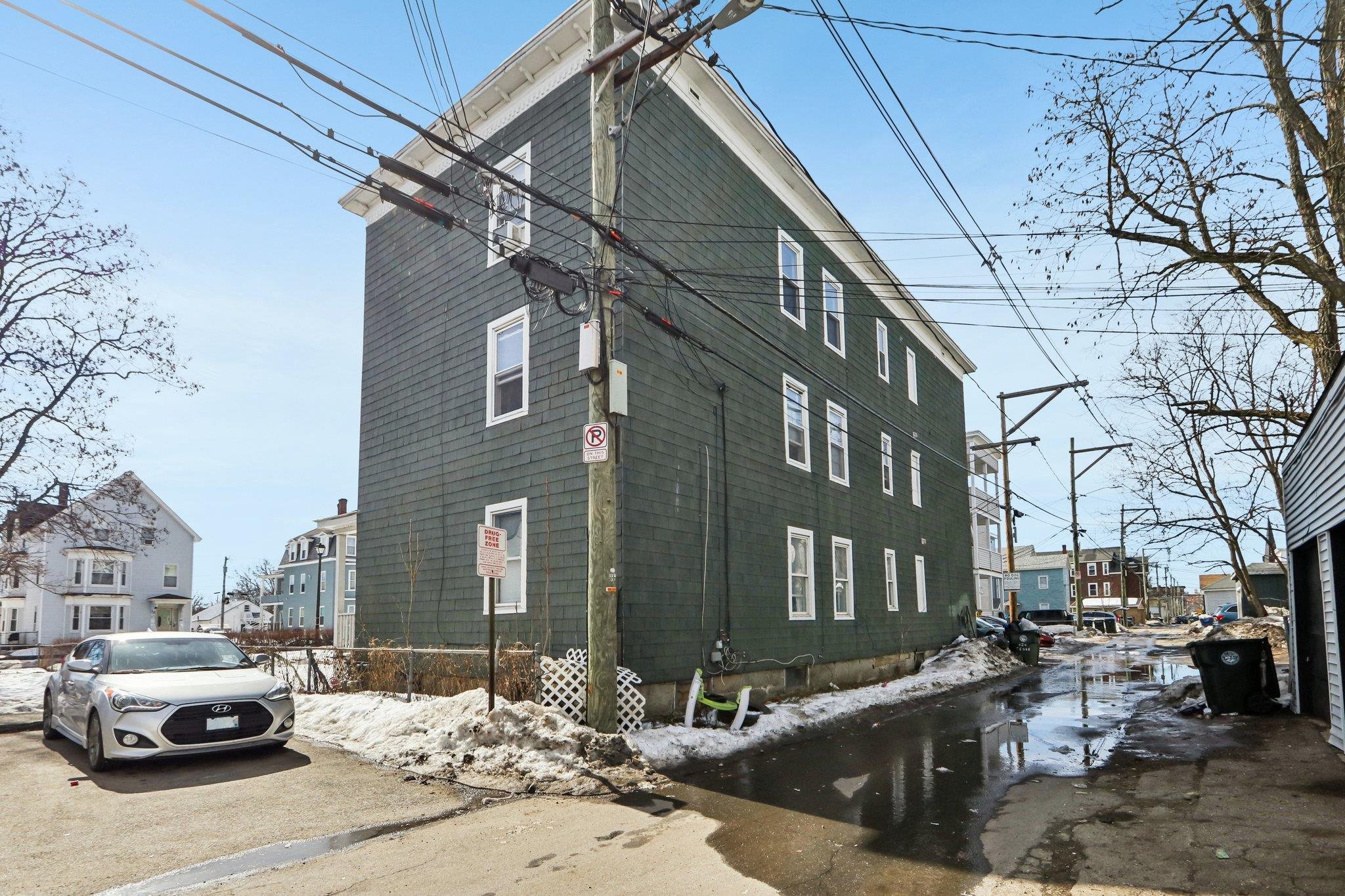 424 Cedar St, Manchester, NH 03103