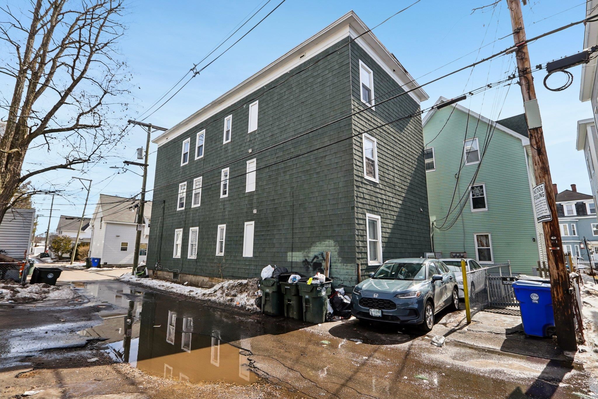 424 Cedar St, Manchester, NH 03103