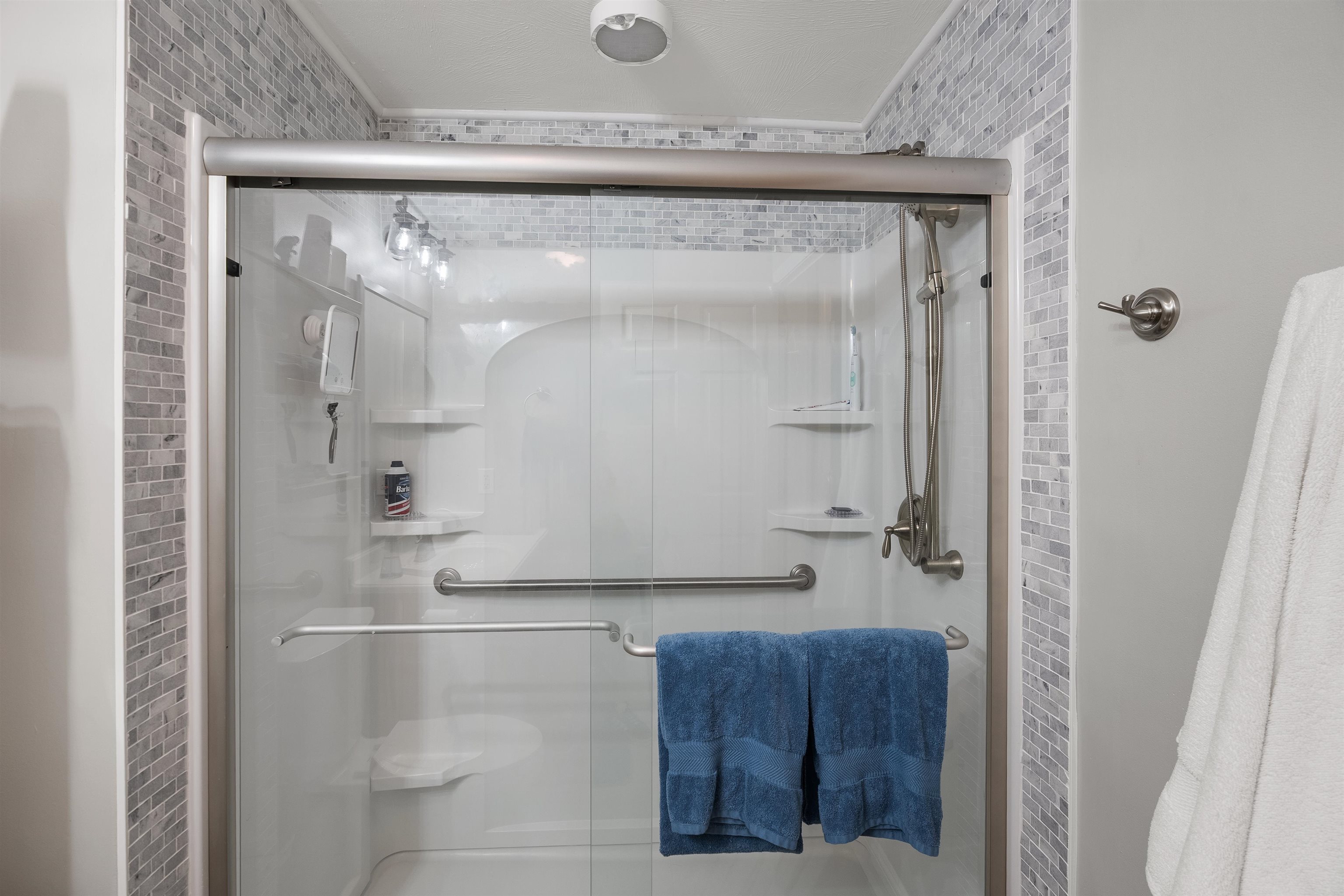 14 Vista Ridge Dr, Londonderry, NH 03053