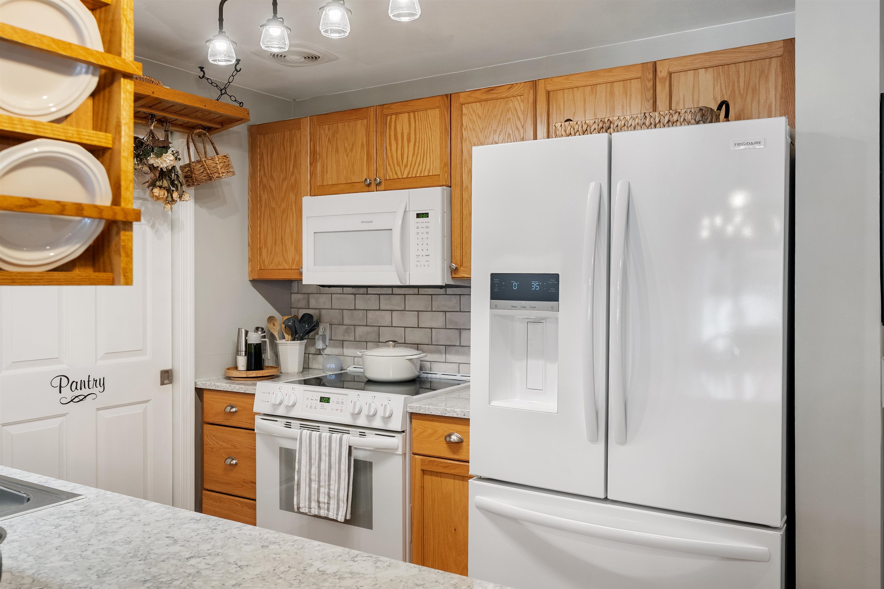 14 Vista Ridge Dr, Londonderry, NH 03053