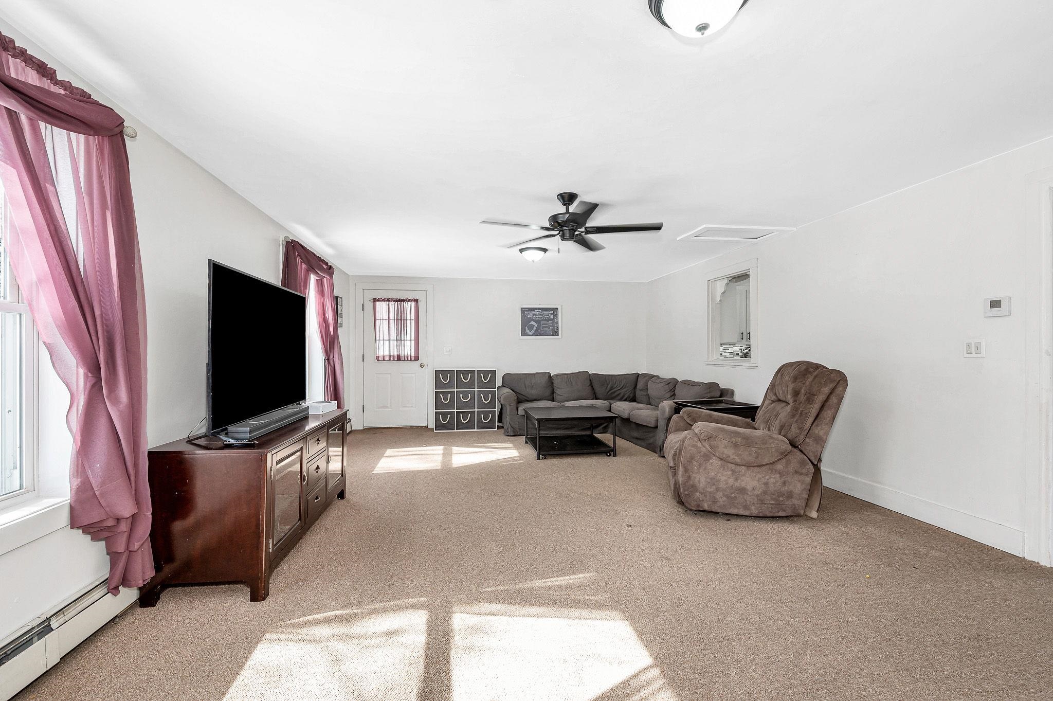 54 Hampstead Rd, Sandown, NH 03873