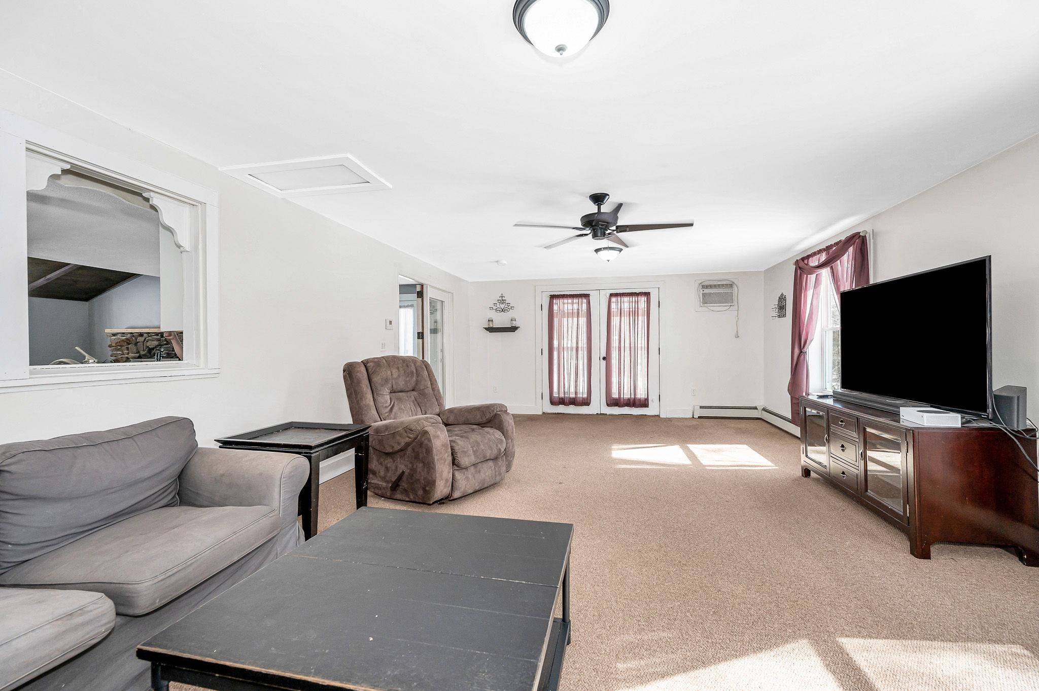 54 Hampstead Rd, Sandown, NH 03873