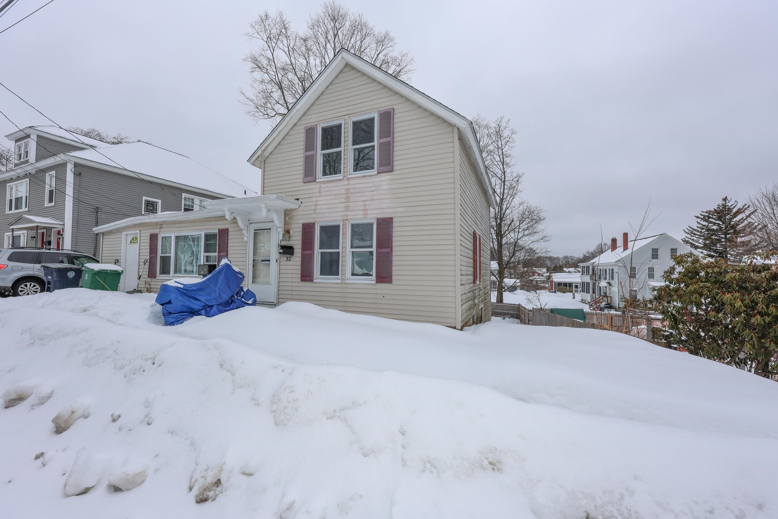 32 Norton St, Nashua, NH 03064