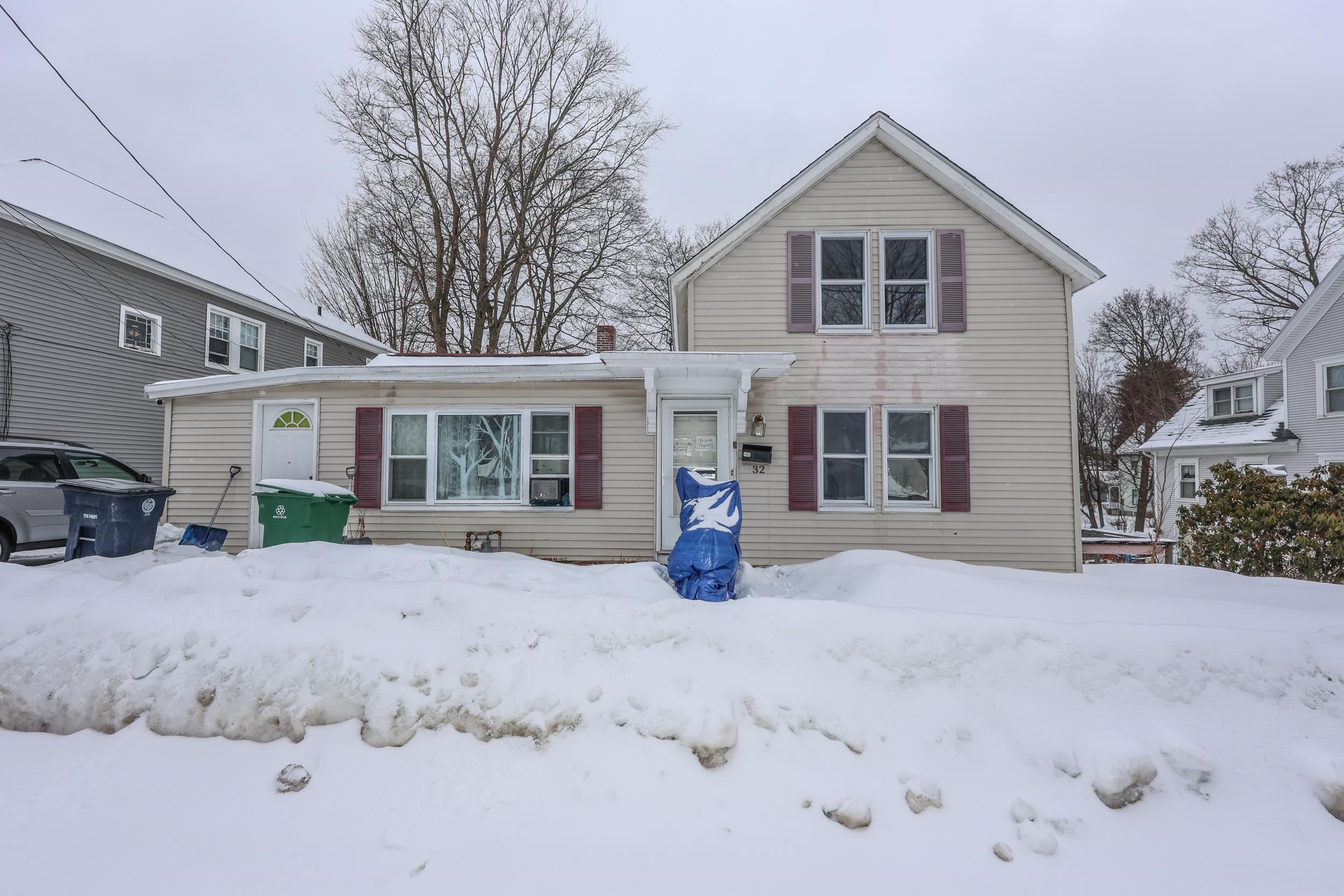 32 Norton St, Nashua, NH 03064
