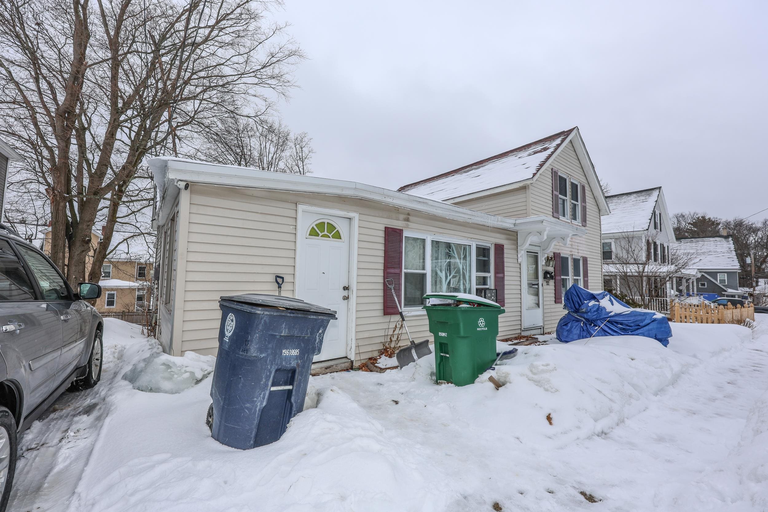 32 Norton St, Nashua, NH 03064