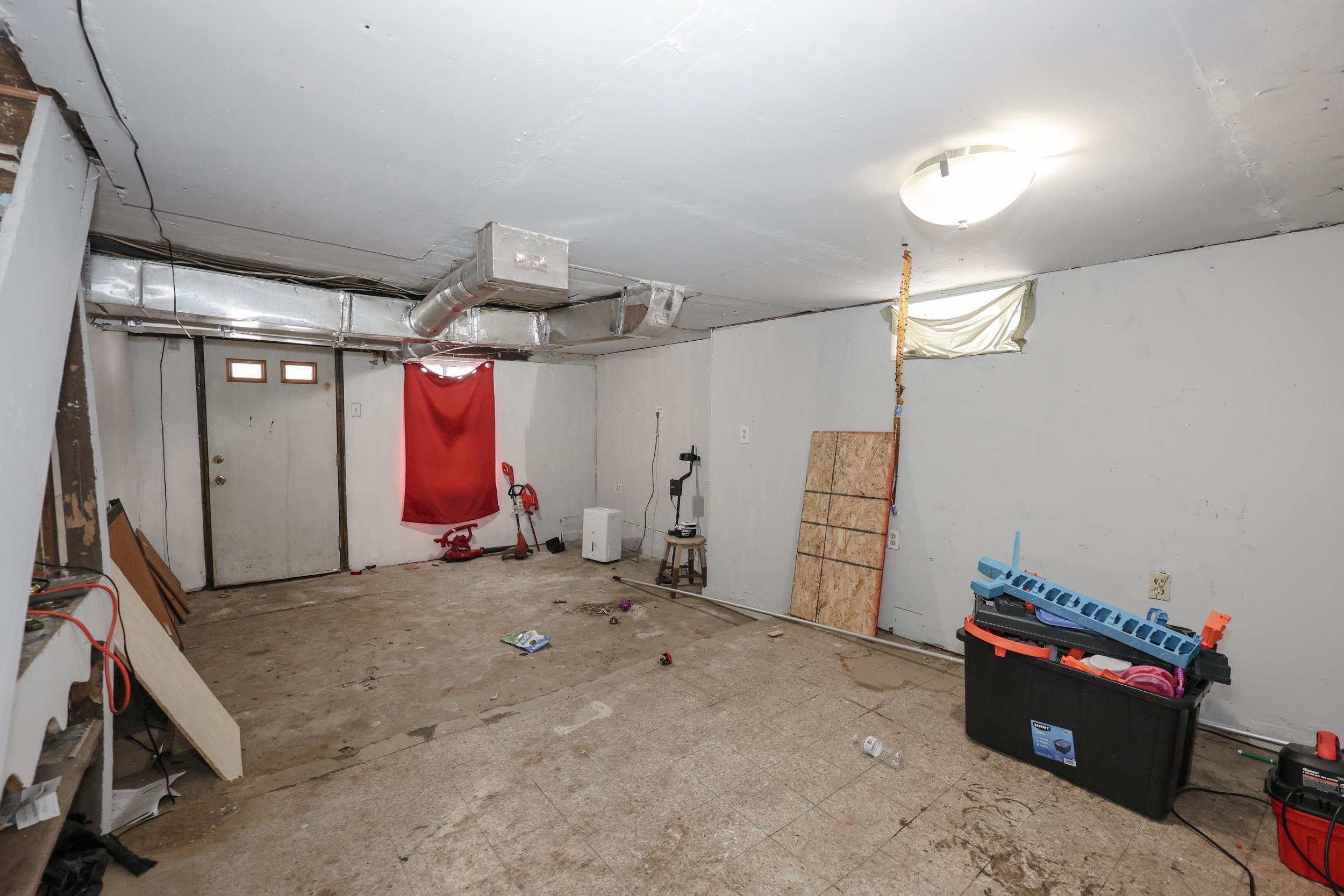 32 Norton St, Nashua, NH 03064