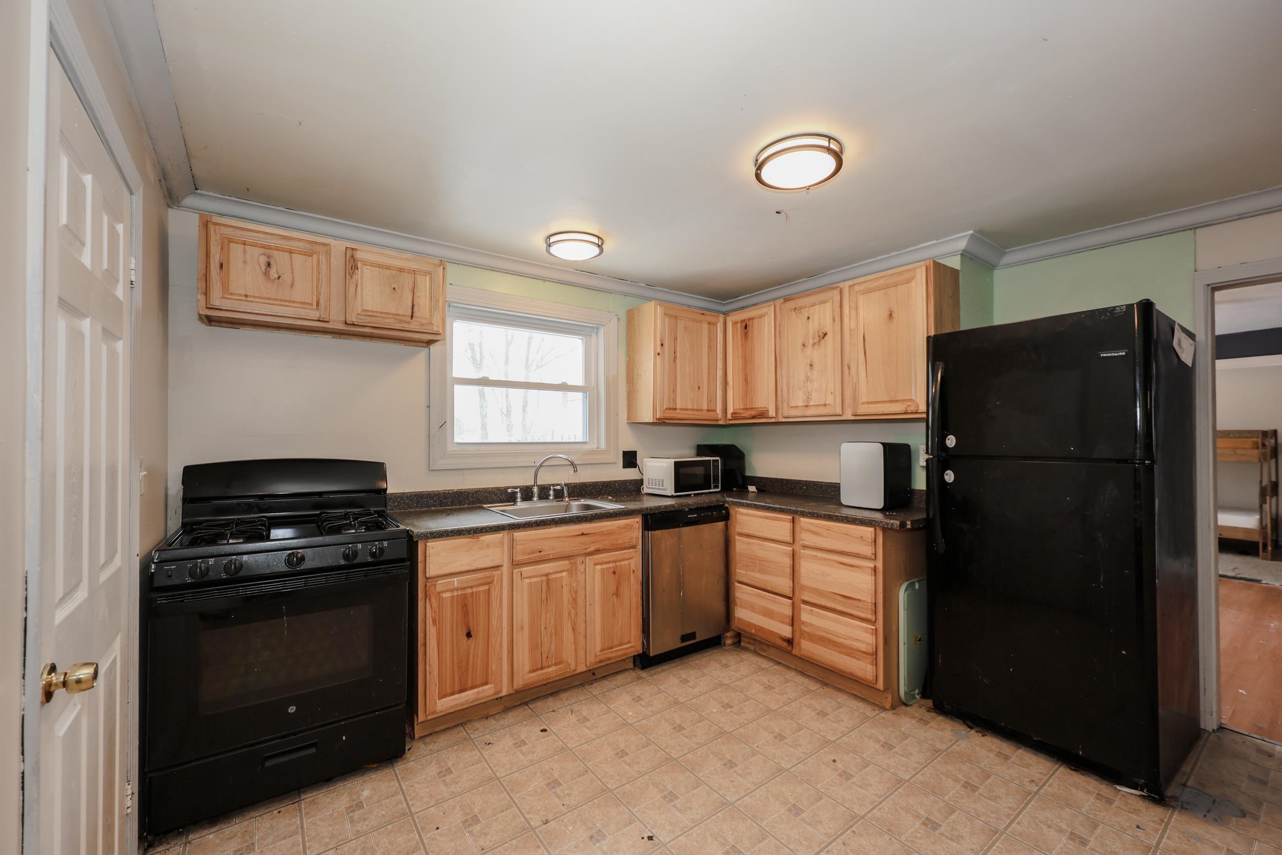 32 Norton St, Nashua, NH 03064