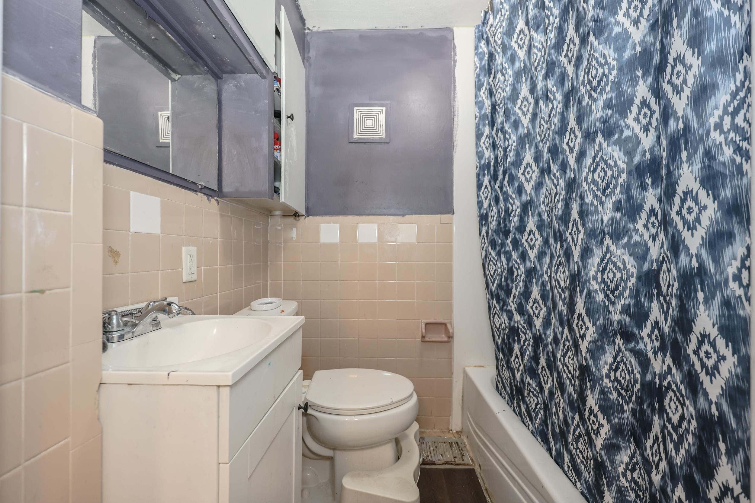 32 Norton St, Nashua, NH 03064