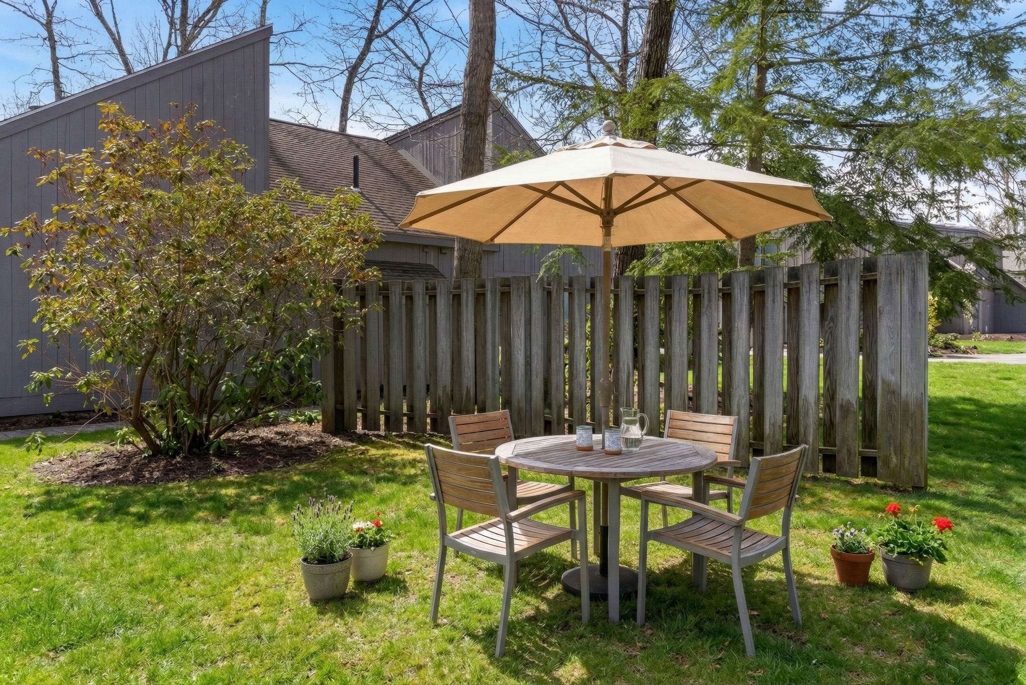 189 Coburn Woods Dr, Nashua, NH 03063