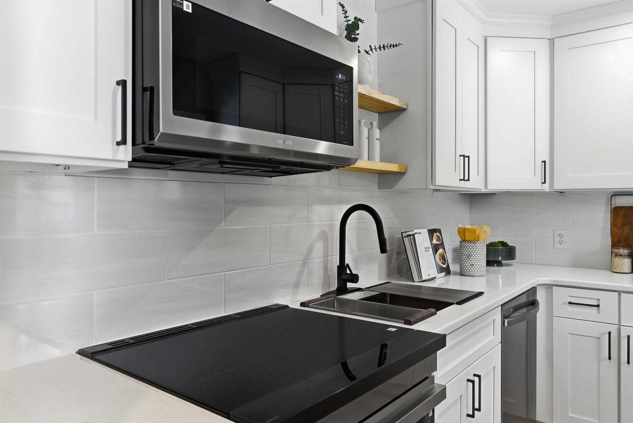 189 Coburn Woods Dr, Nashua, NH 03063