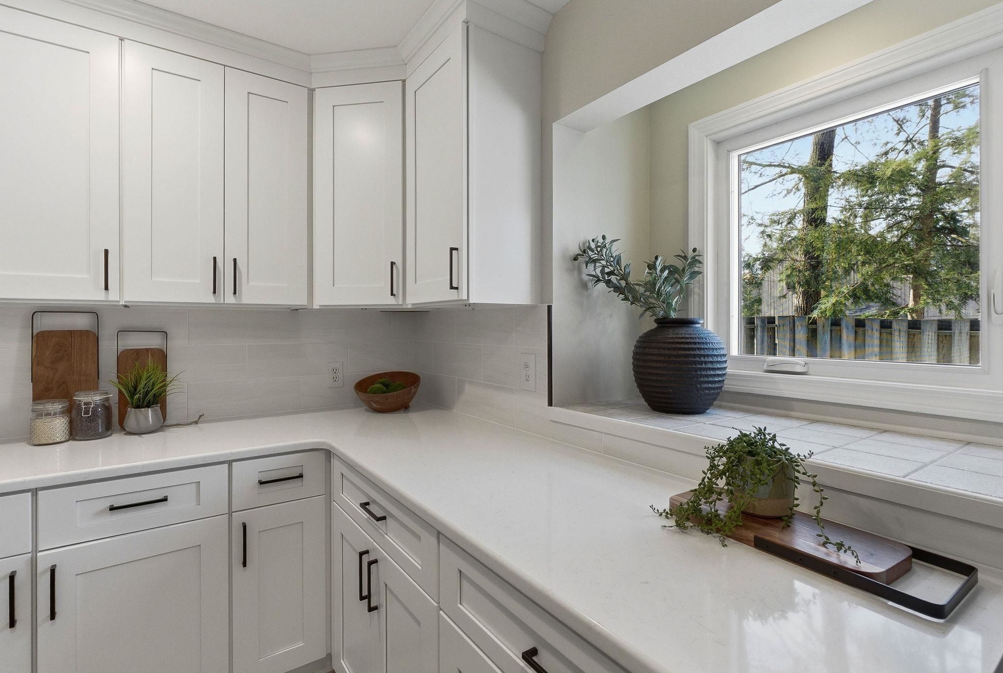 189 Coburn Woods Dr, Nashua, NH 03063