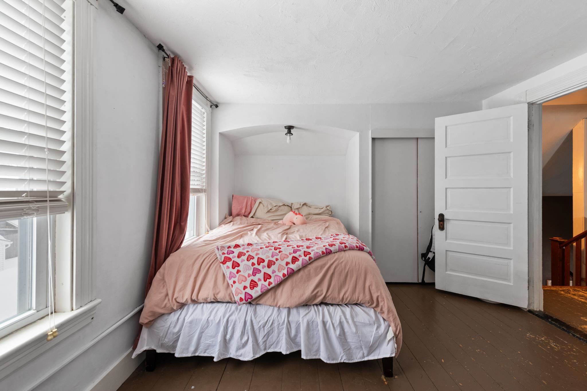 22 Belknap St, Laconia, NH 03246