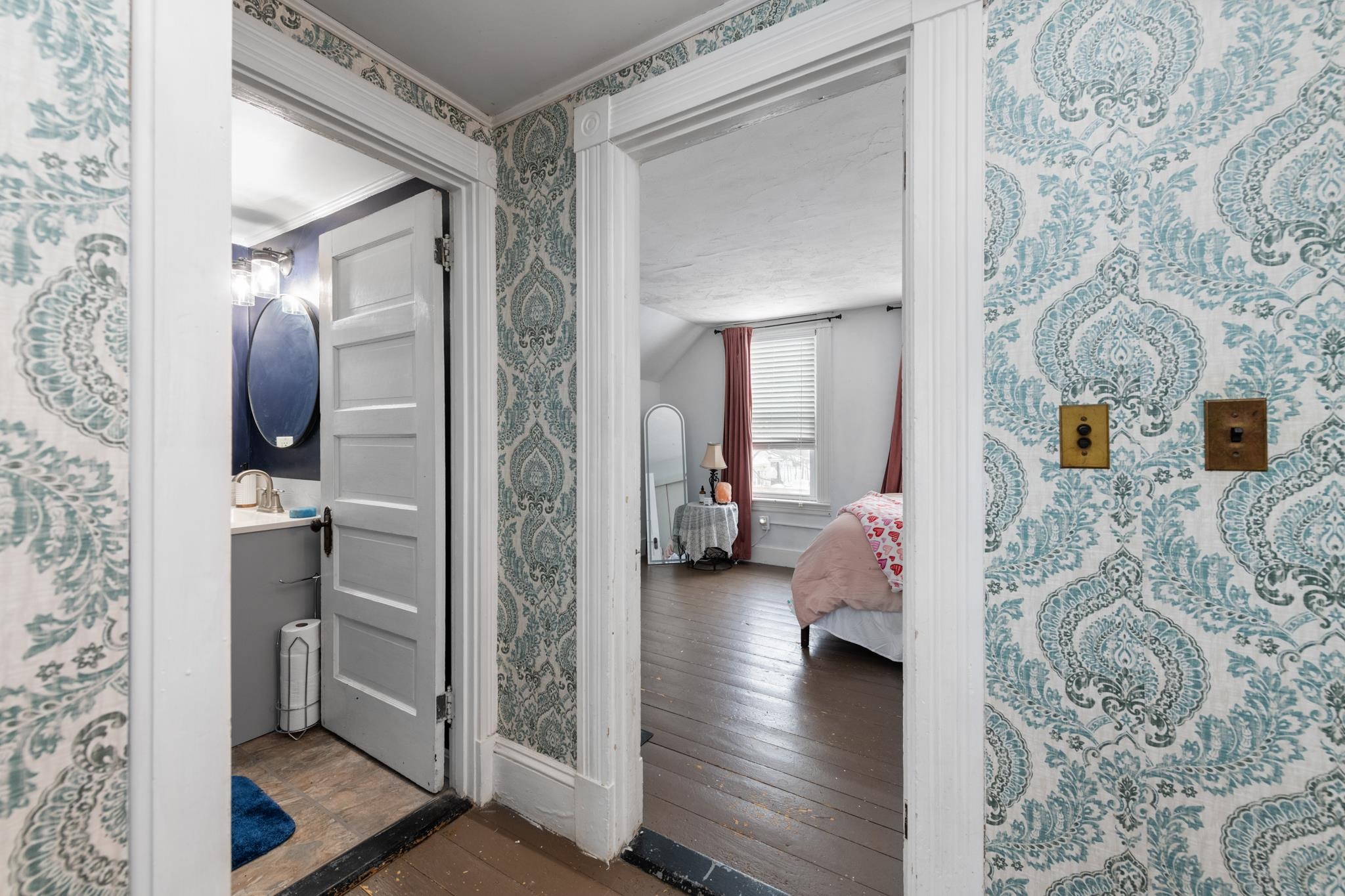 22 Belknap St, Laconia, NH 03246