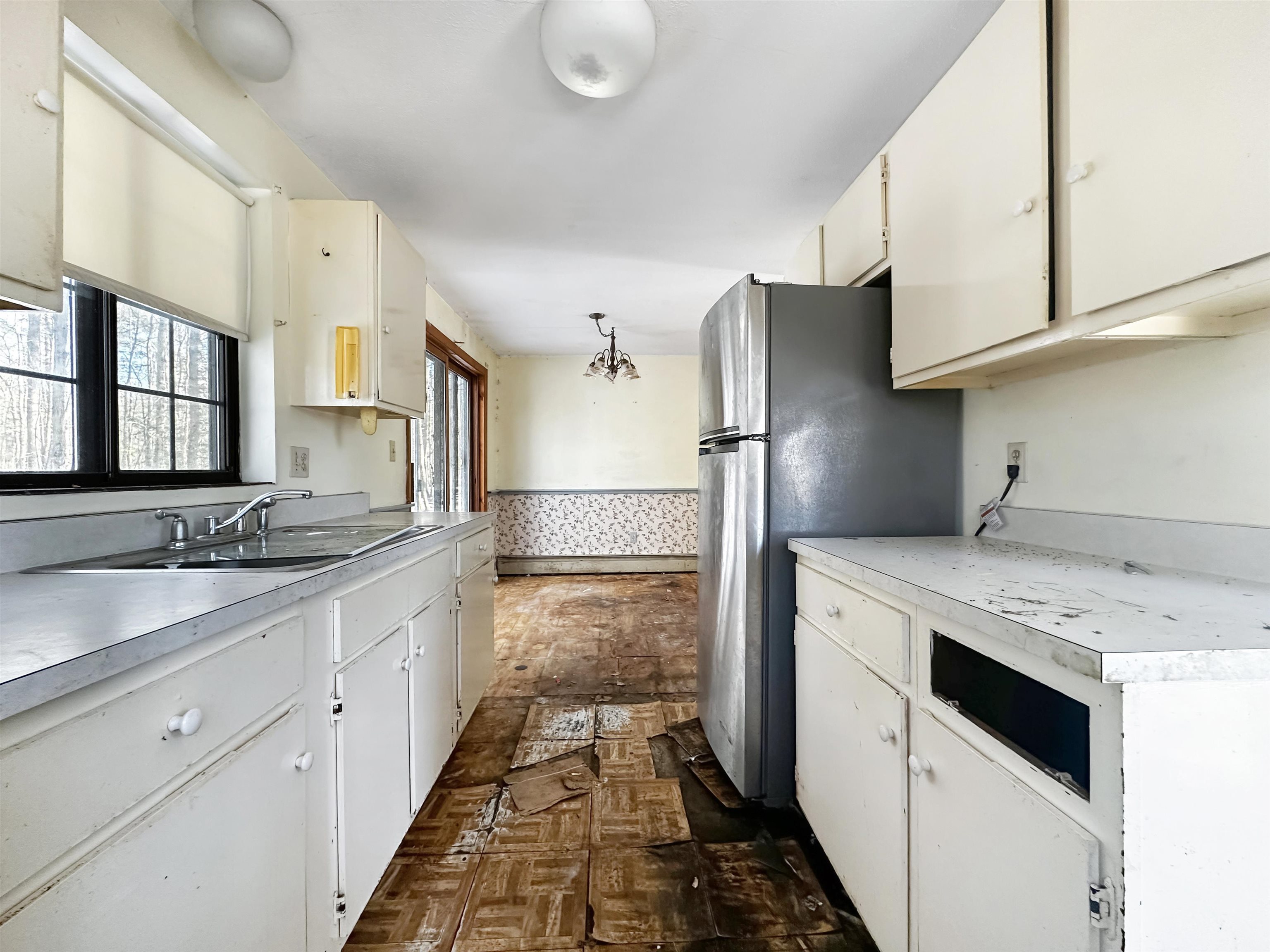 8 Park St, Allenstown, NH 03275