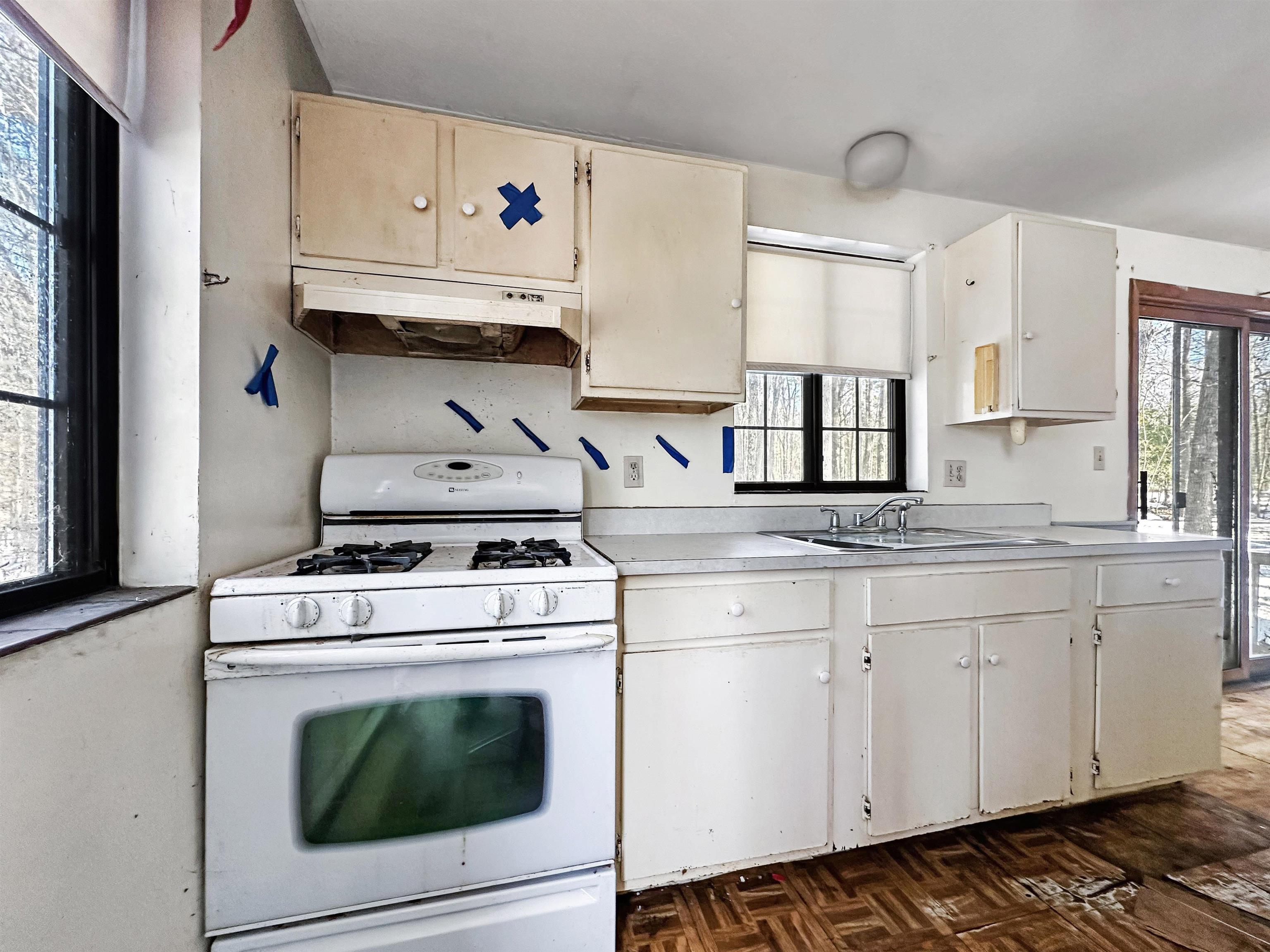 8 Park St, Allenstown, NH 03275