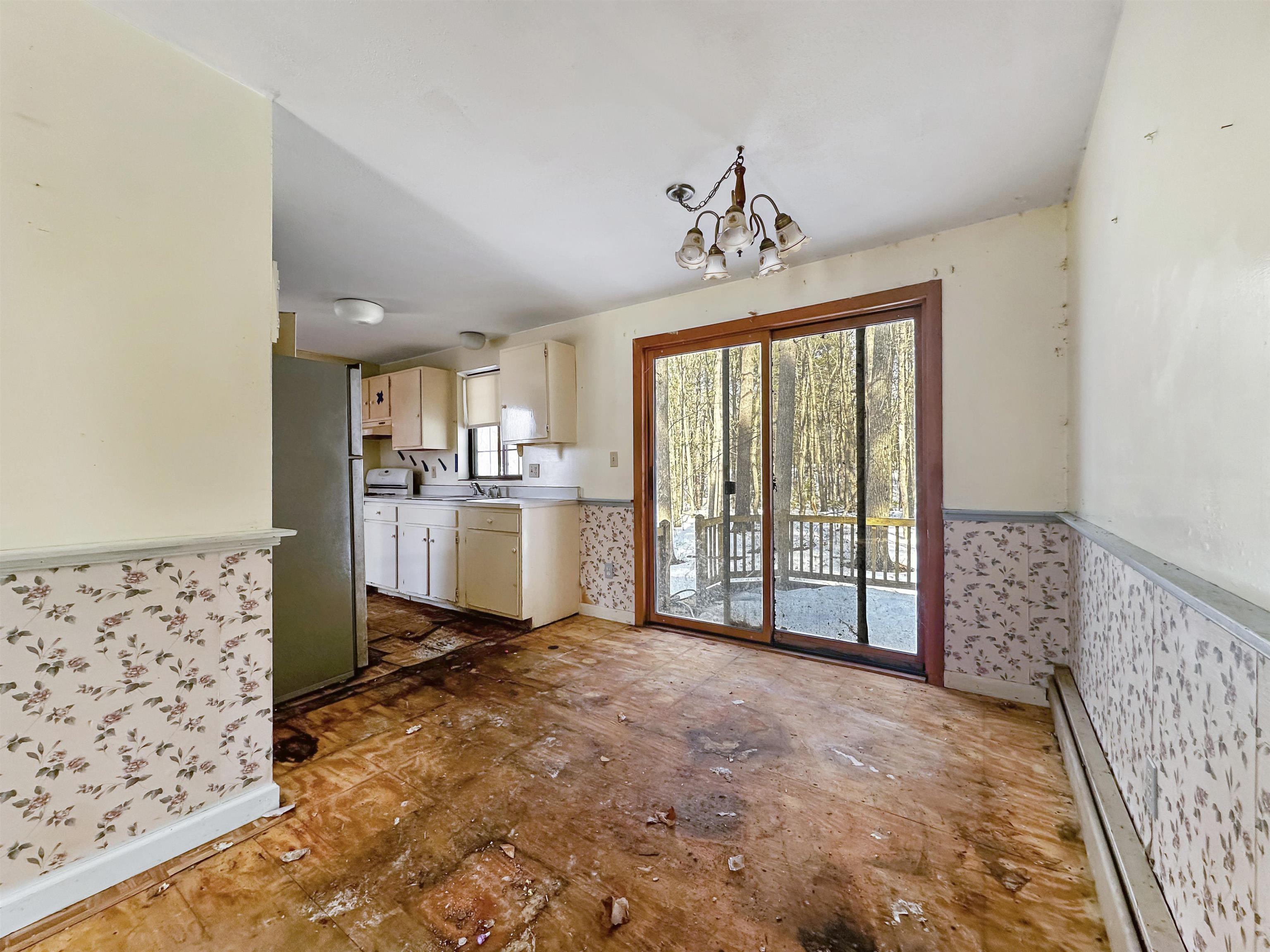 8 Park St, Allenstown, NH 03275