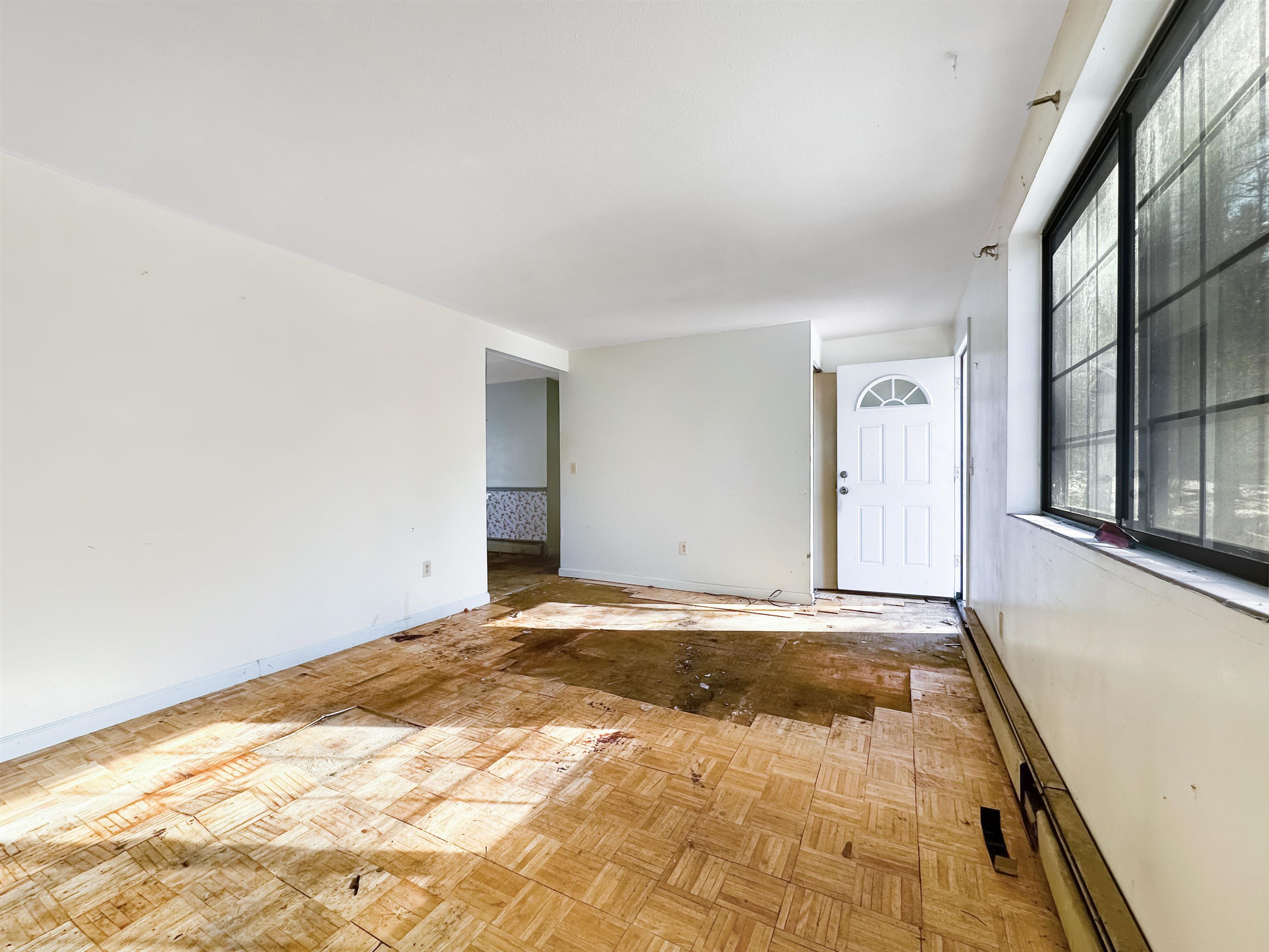 8 Park St, Allenstown, NH 03275