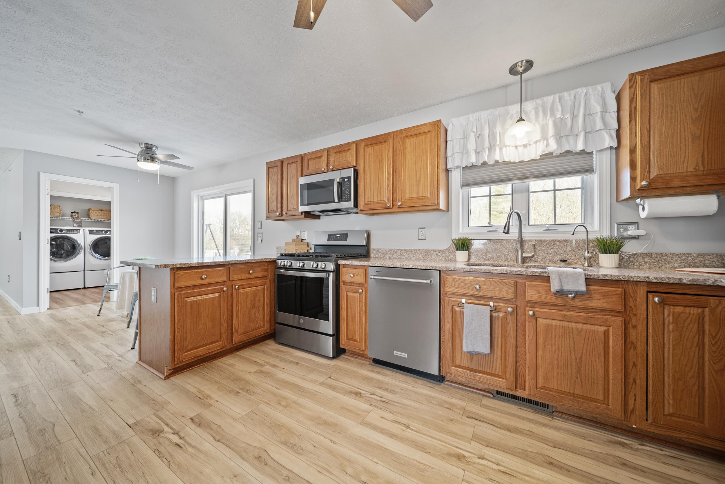 11 Barberry St, Hooksett, NH 03106