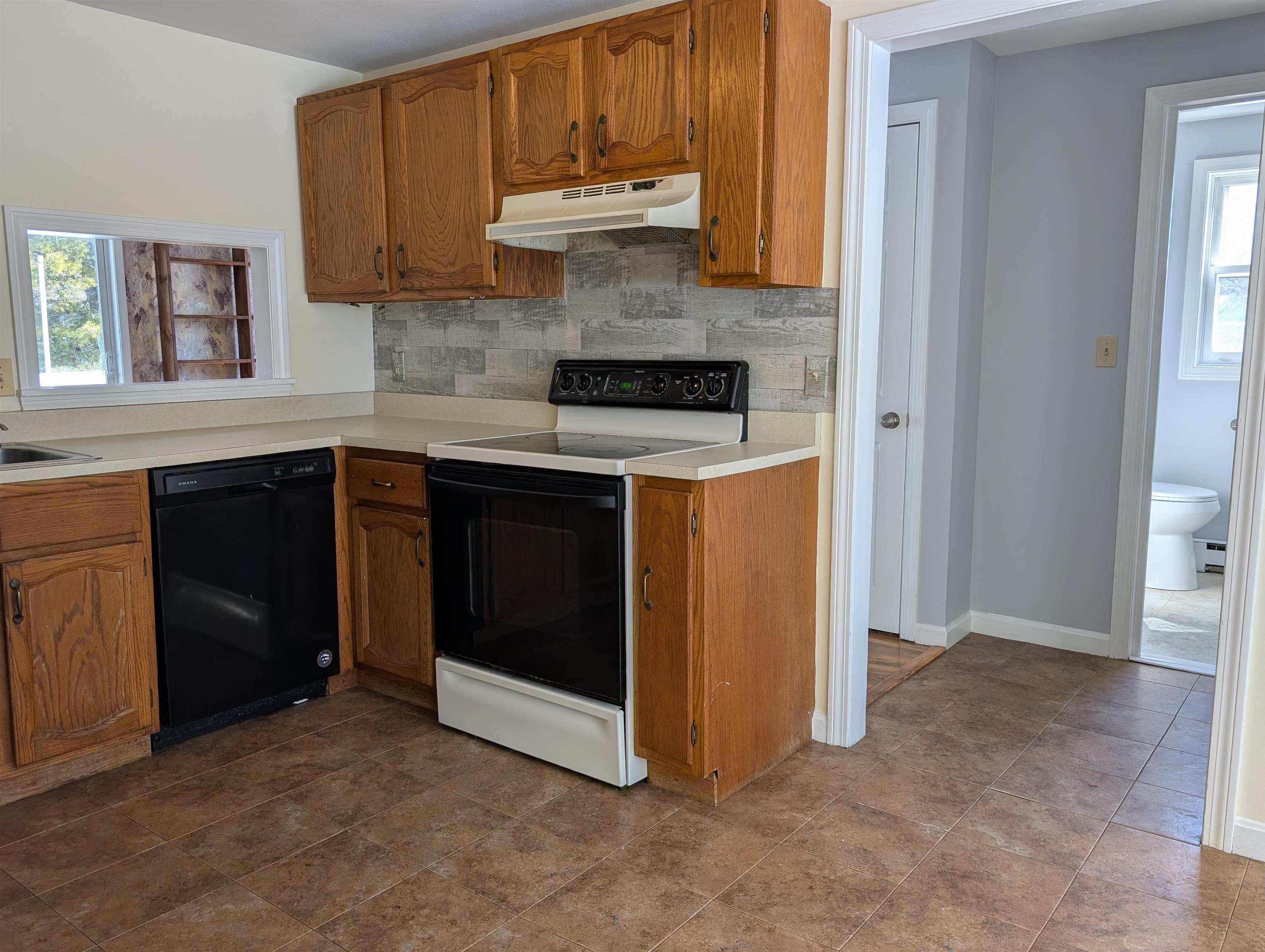 165 Bunker Hill Ave, Stratham, NH 03885