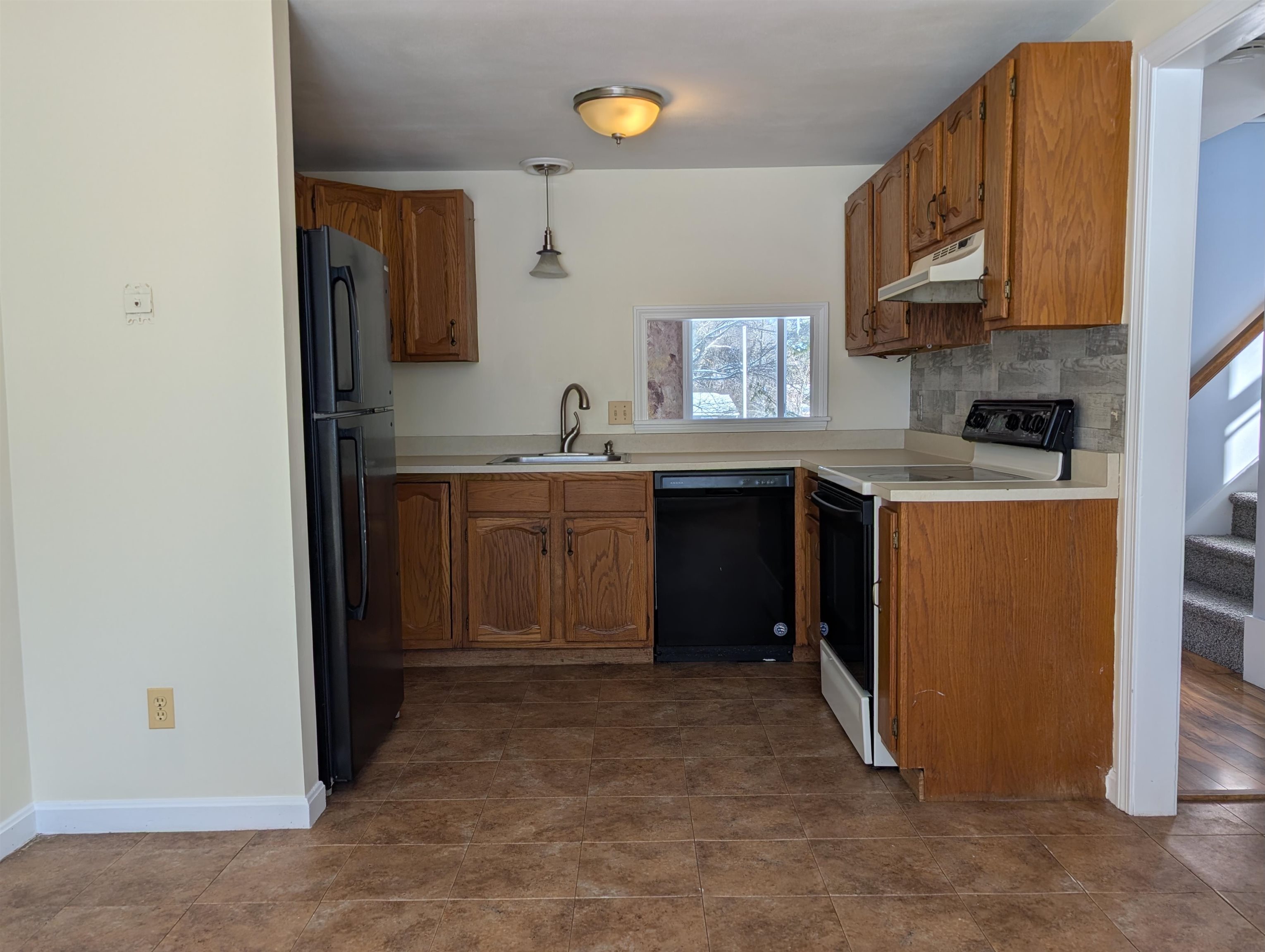 165 Bunker Hill Ave, Stratham, NH 03885