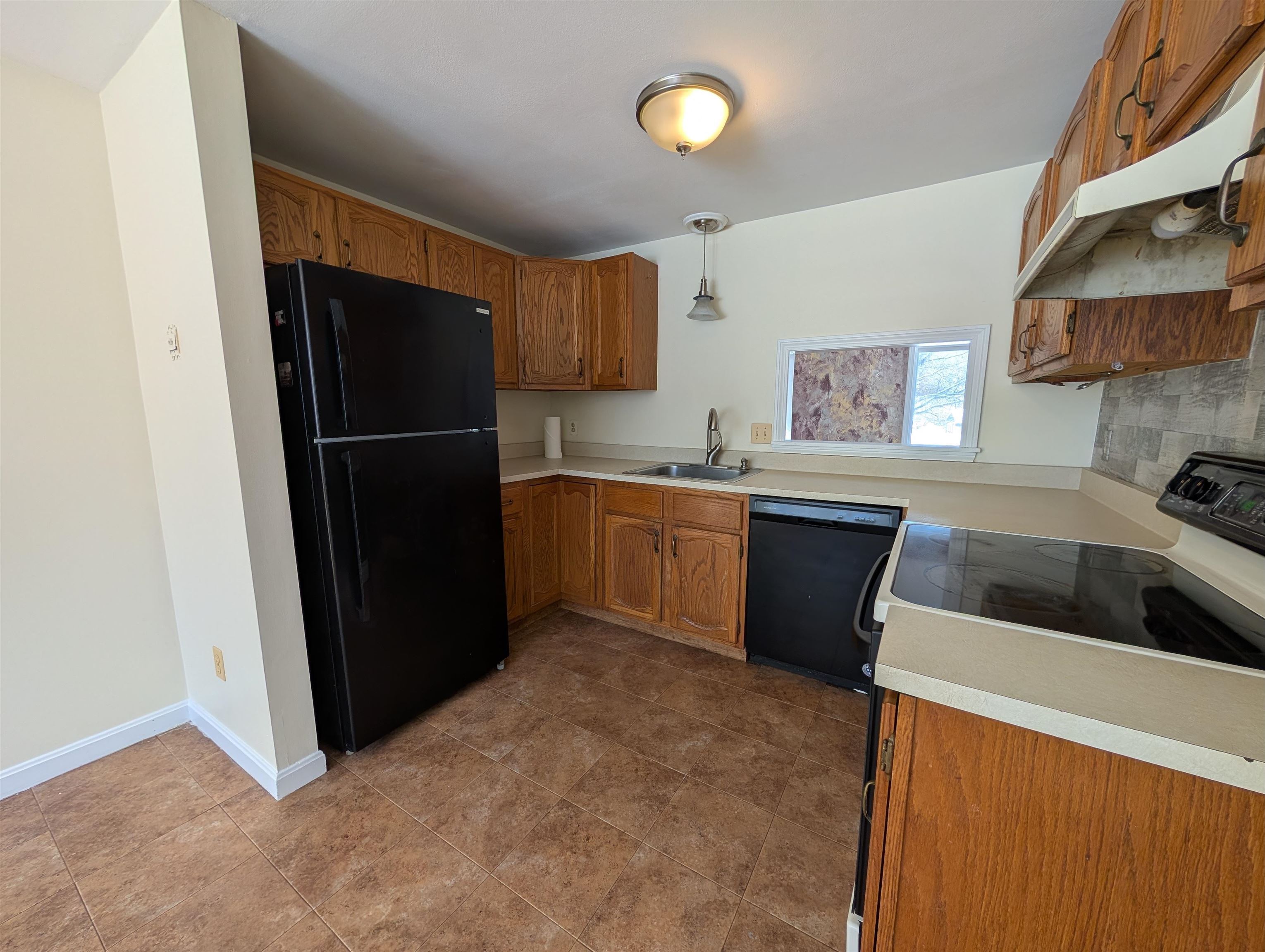 165 Bunker Hill Ave, Stratham, NH 03885