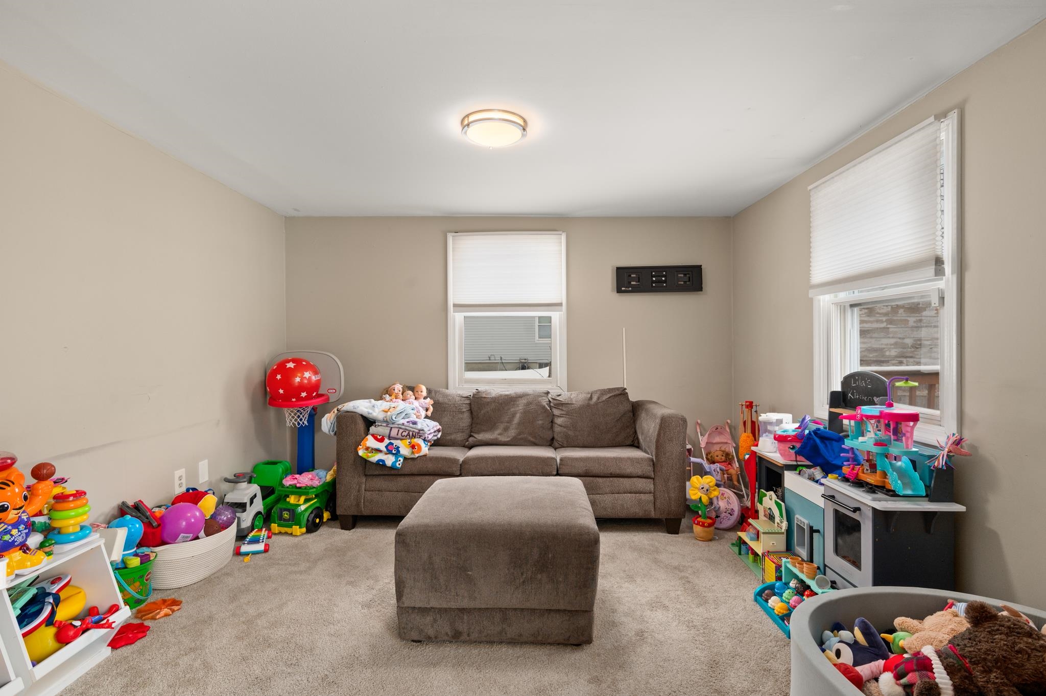 21 Williams St, Nashua, NH 03060