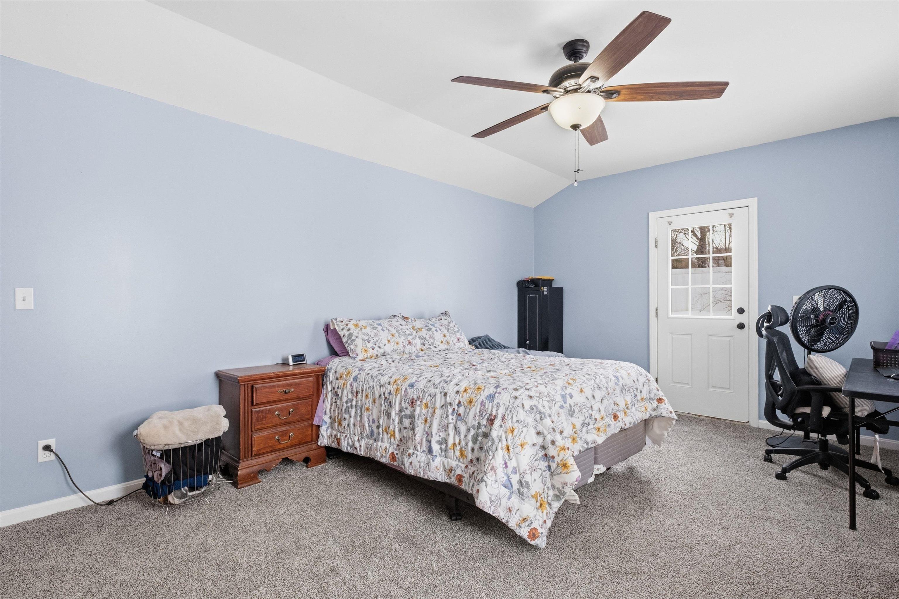 47 Carroll St, Pittsfield, NH 03263