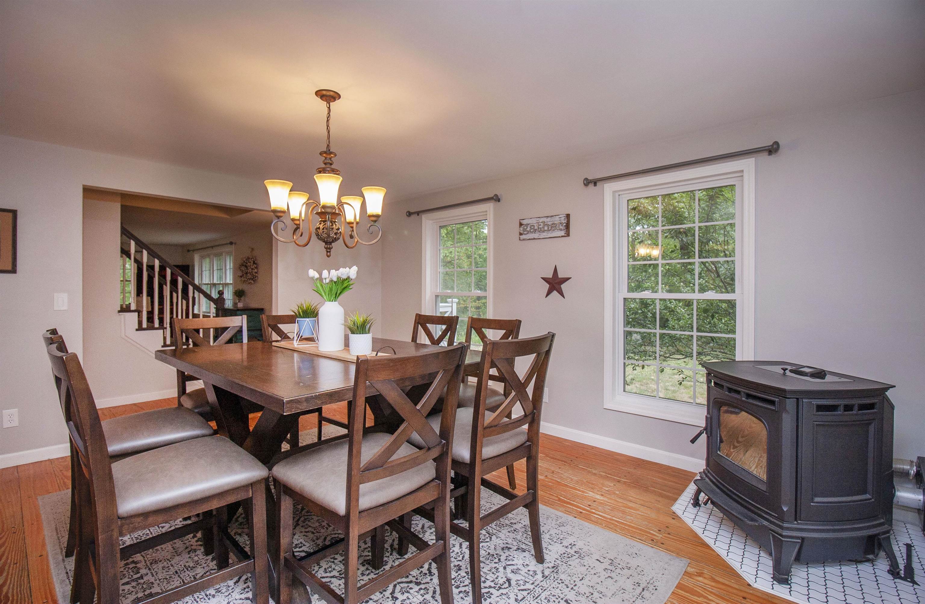 96 Pond View Dr, Auburn, NH 03032