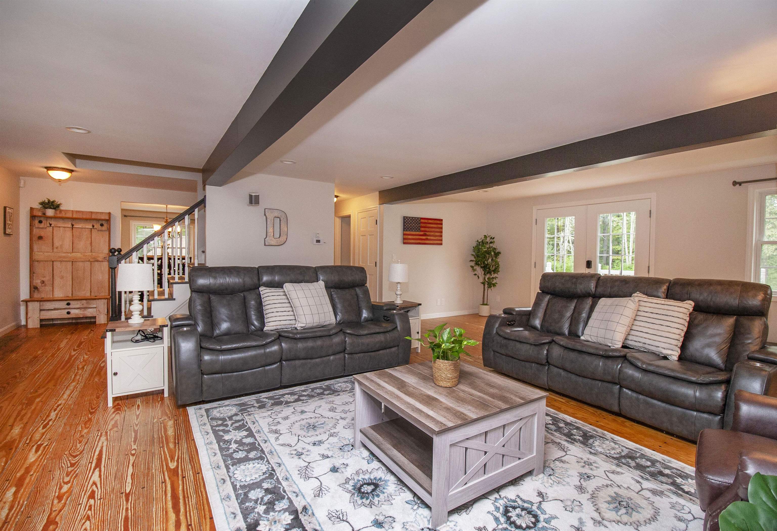 96 Pond View Dr, Auburn, NH 03032