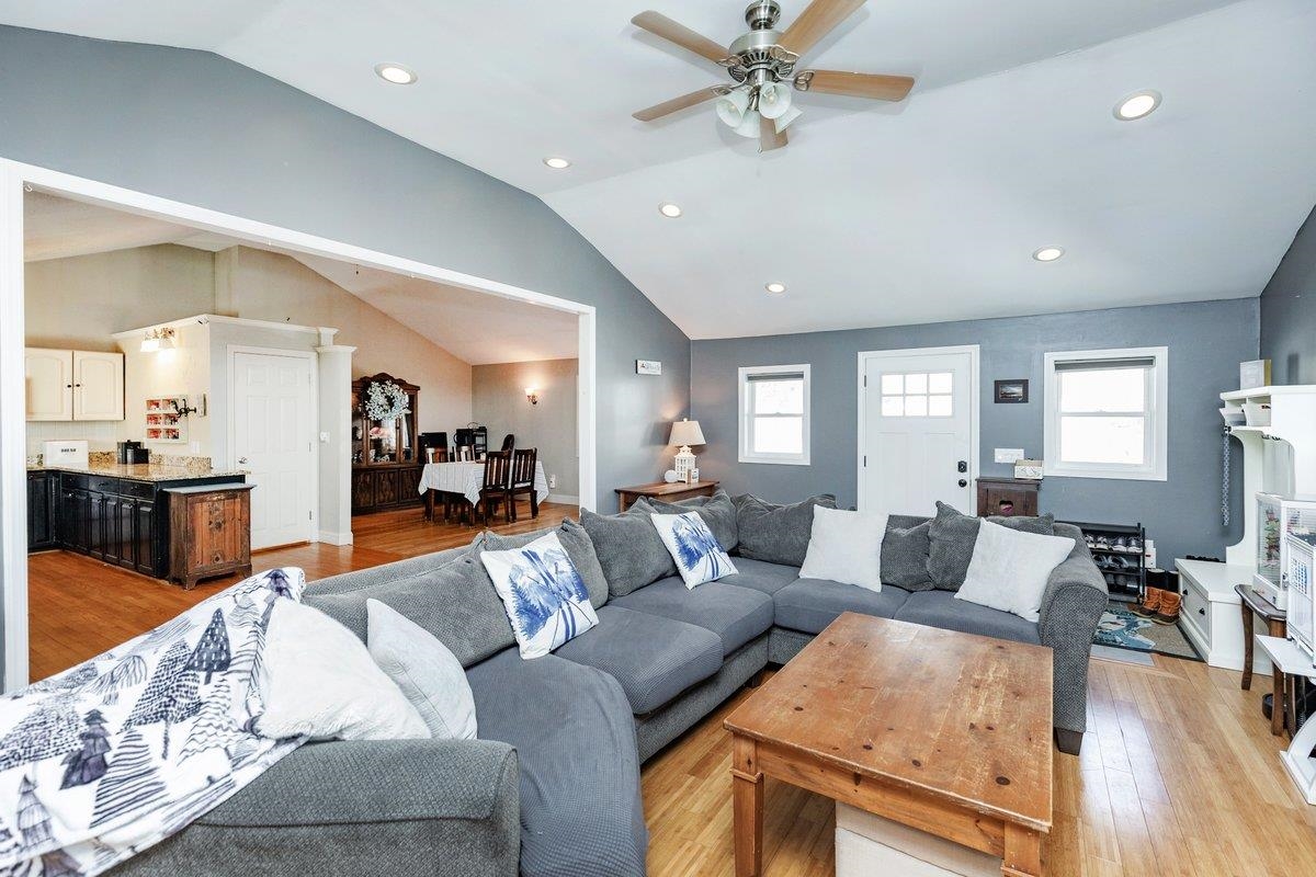 10 Richard Ct, Raymond, NH 03077