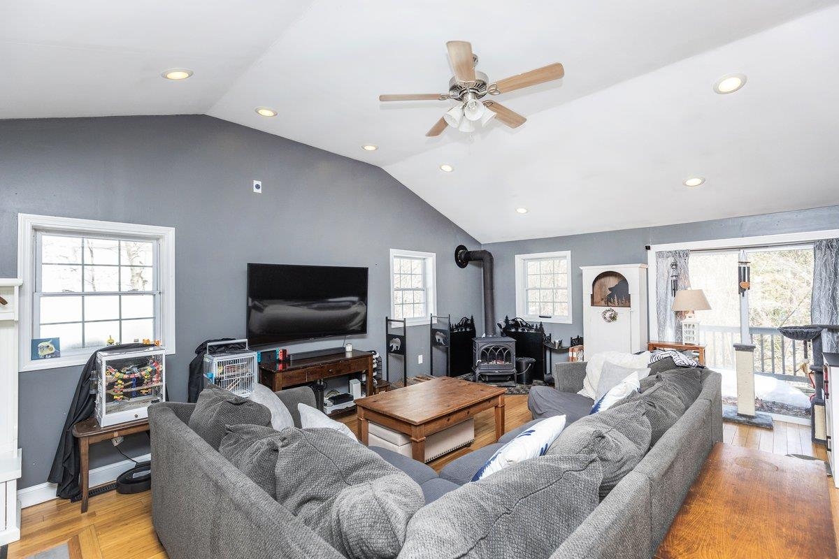 10 Richard Ct, Raymond, NH 03077