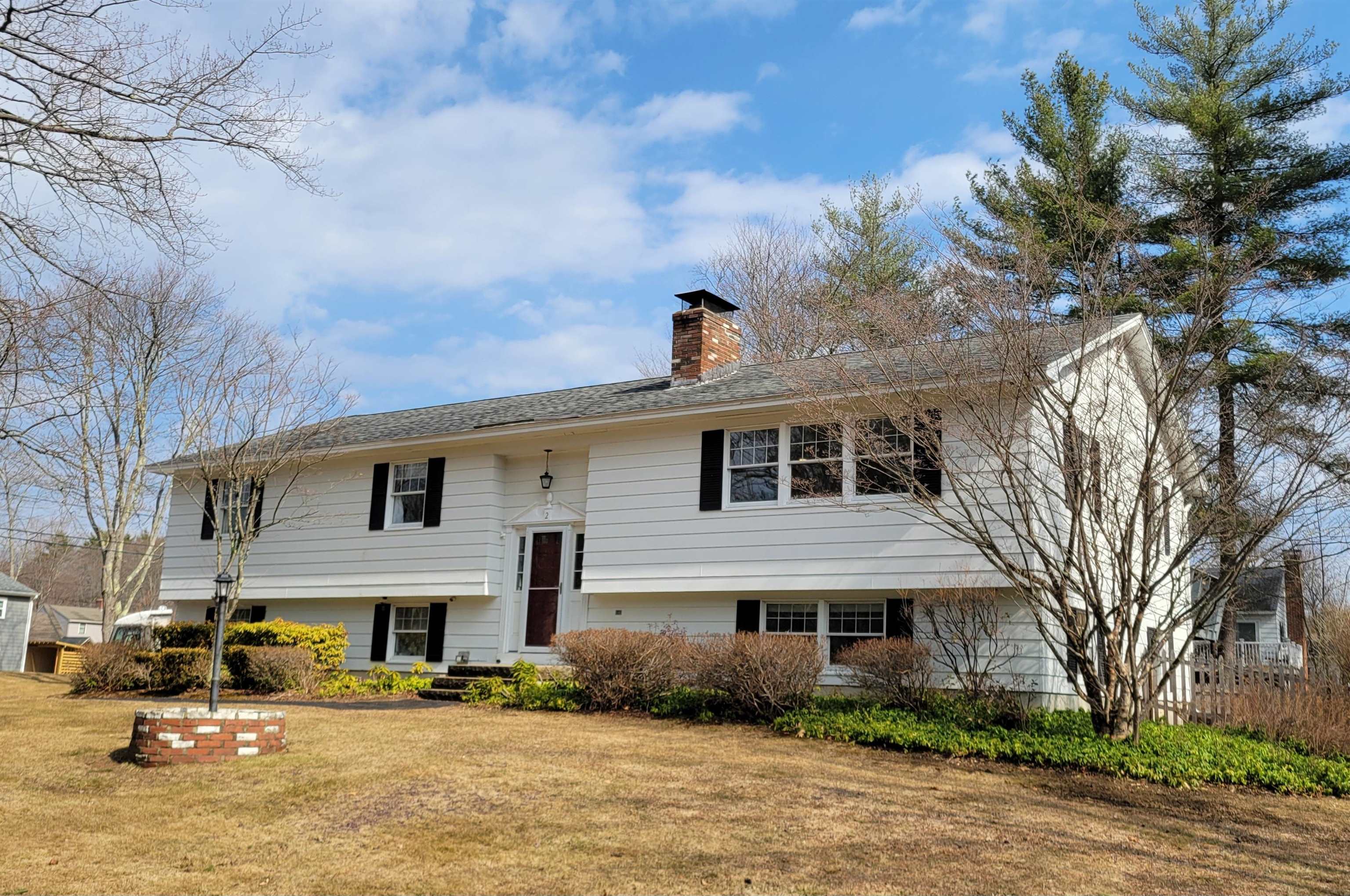 2 Vinewood Ln, Rochester, NH 03867